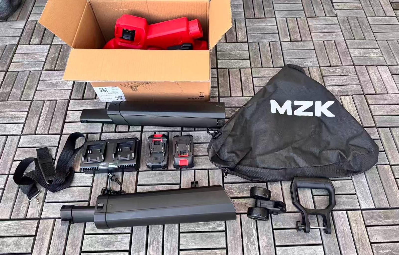 MZK 40V Leaf Vacuum Mulcher, 600 CFM Cordless Blower, Red | High-airflow 3-in-1 tool with 40L bag and dual batteries for leaf collection around lawns and driveways customer photo 2