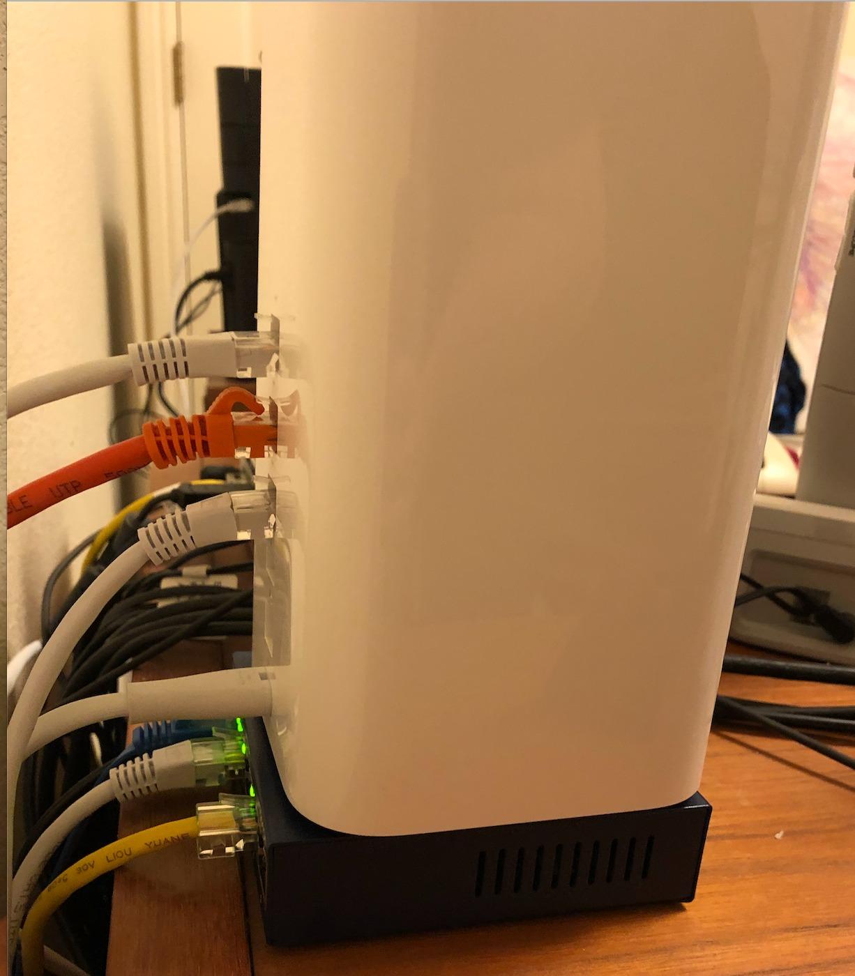 NETGEAR 5-Port Gigabit Ethernet Unmanaged Network Switch (GS105NA) customer photo 2