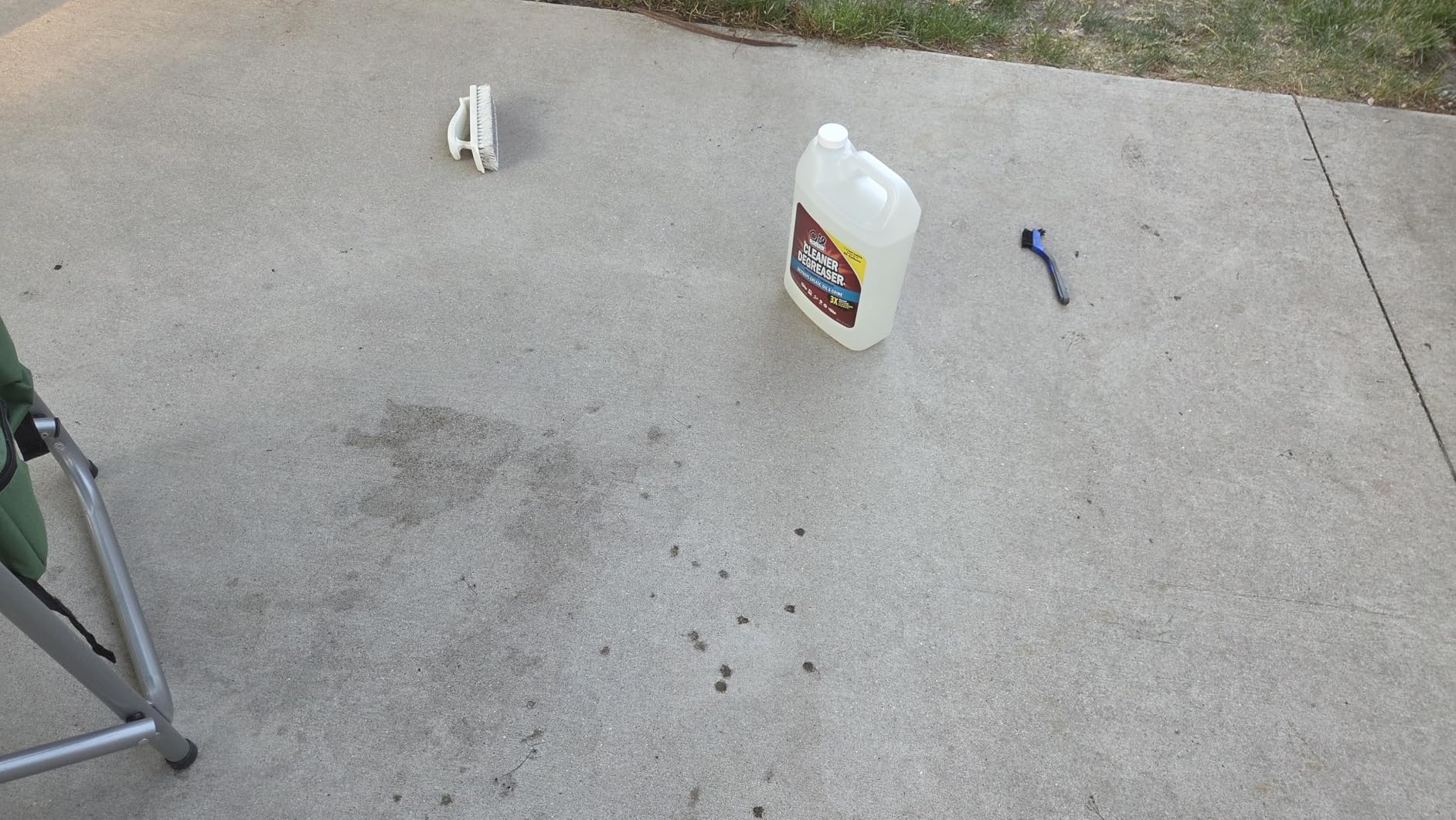 Oil Eater Original 1 Gallon Cleaner, Degreaser - Dissolve Grease Oil and Heavy-Duty Stains - Professional Strength customer photo 1