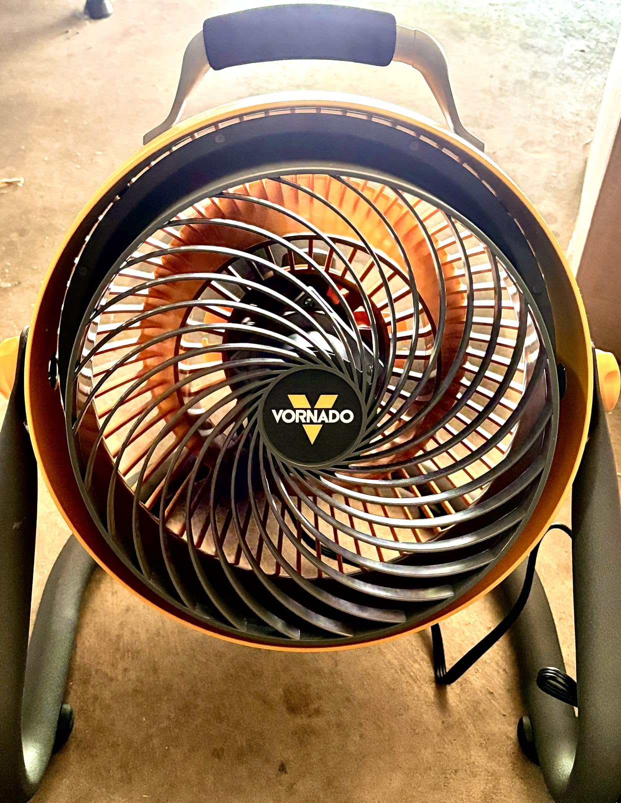 Vornado 293 Large Heavy Duty Shop Fan, 3 Speed Electric Fan, High Impact Casing, IP54-Rated Motor, Whole Room Air Circulator, Pivoting Head, Carry Handle, 16