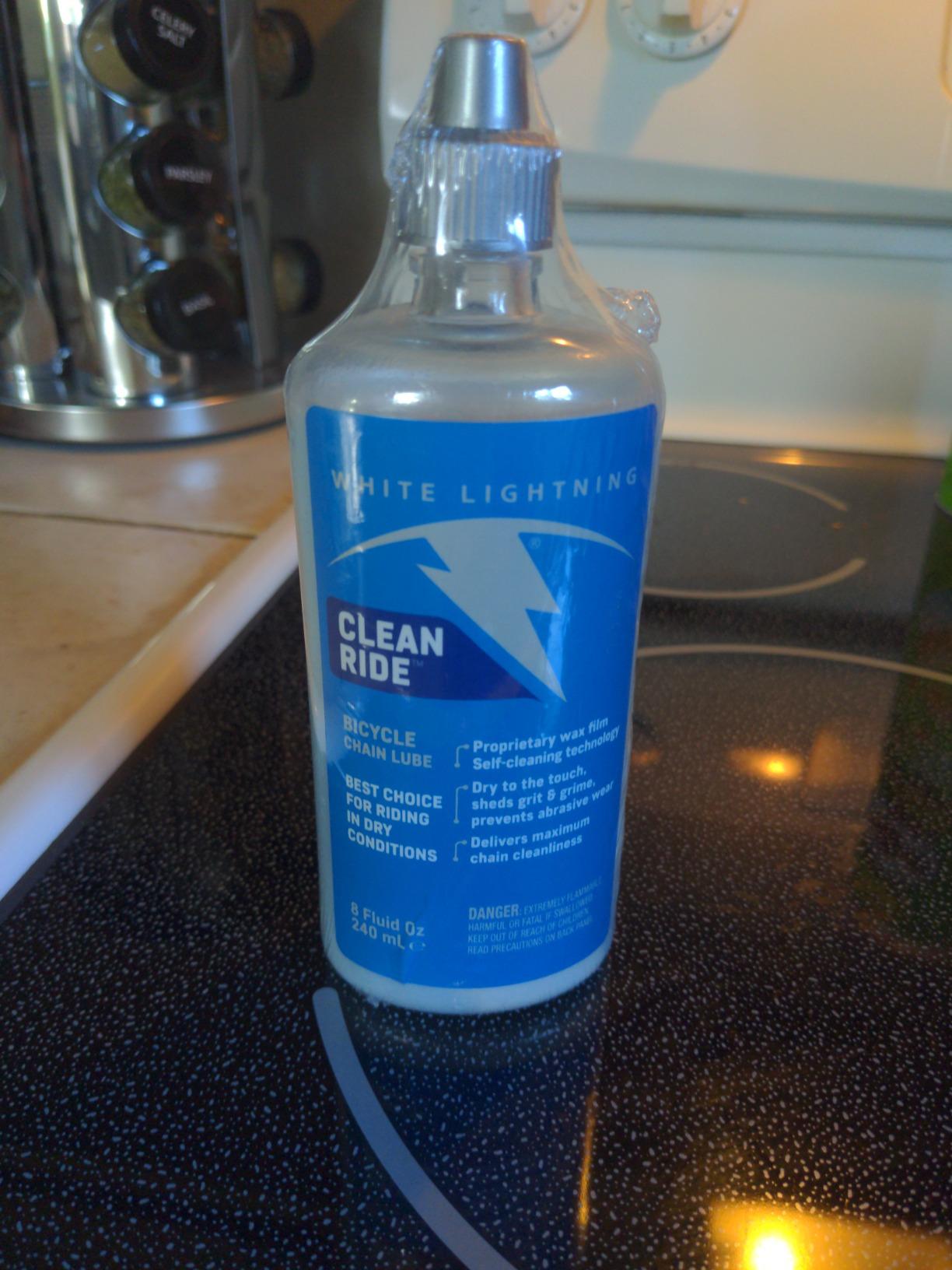 White Lightning Clean Ride Self-Cleaning Wax Chain Lubricant 4 fl oz | Self-Cleaning Technology - Keeps Chain Clean - Dry Wax Coating - Smooth & Quiet customer photo 1