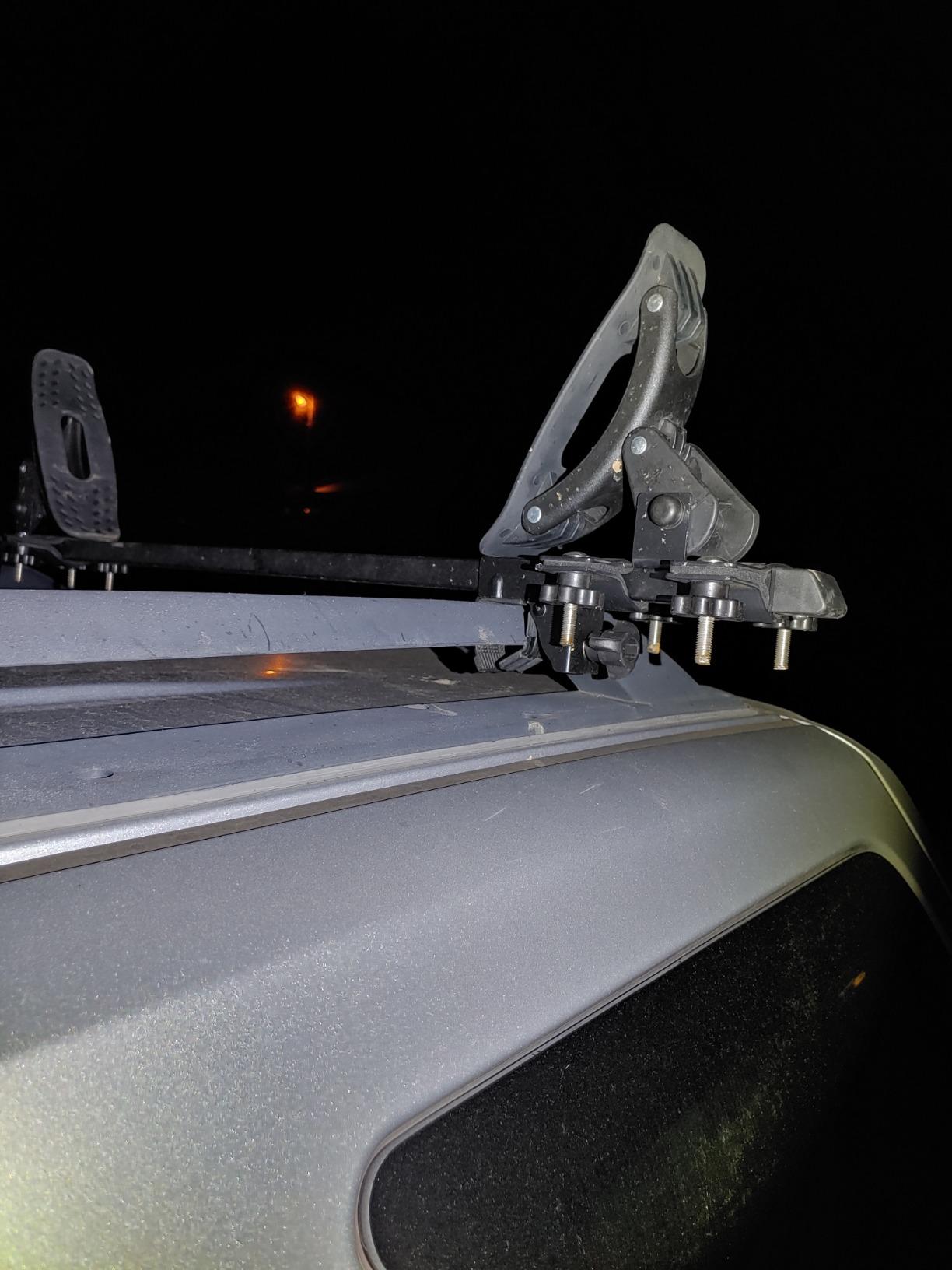 Apex Universal Steel Roof Cross Bars, Side Rail Mounted with Adjustable Rubber-Coated Feet, Fits Most Minivans, SUVs and Car Roof Rails customer photo 2