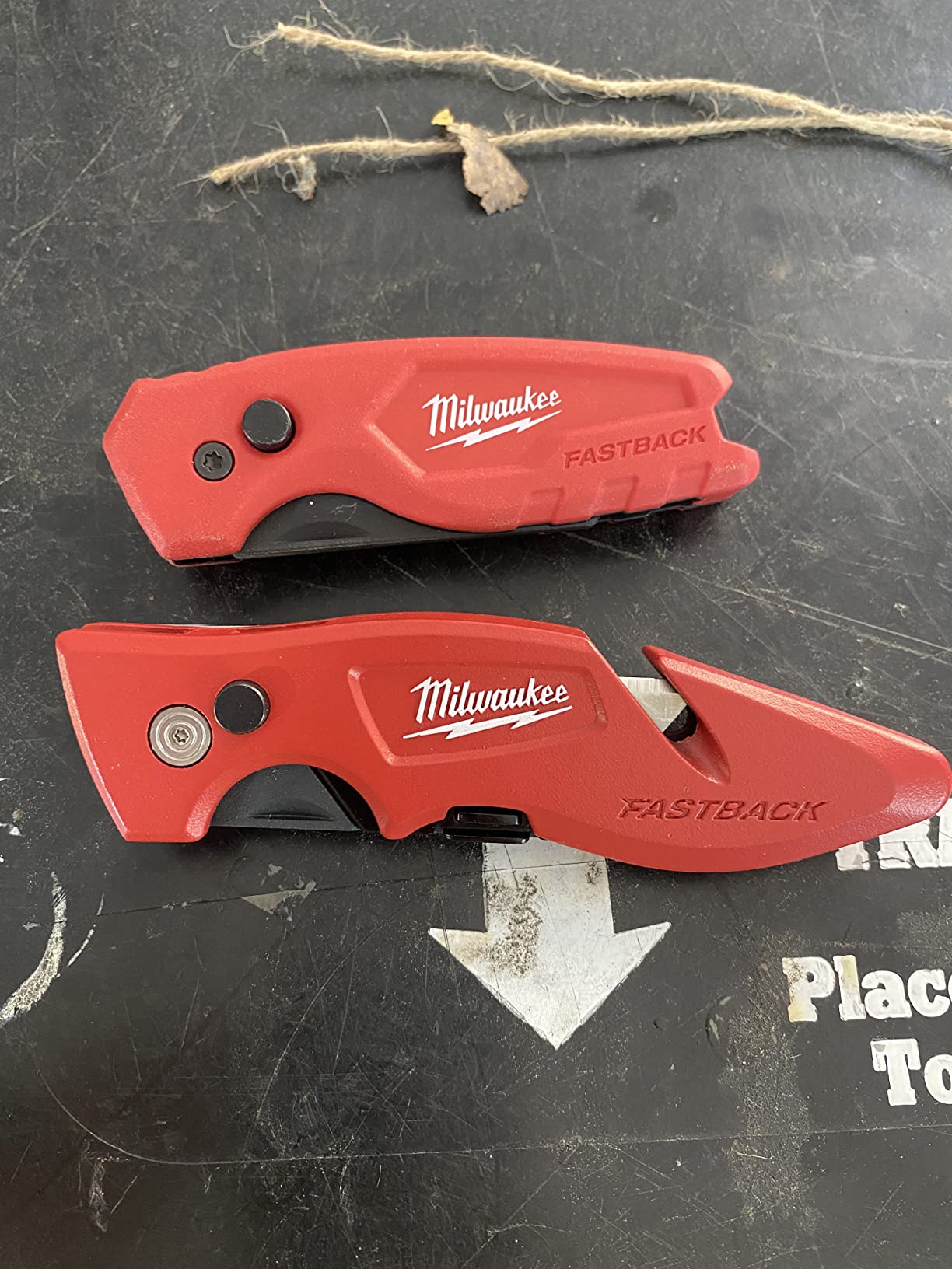 Milwaukee 48-22-1901 Fastback Press and Flip Utility Knife with Belt Clip and Onboard Wire Stripping customer photo 2