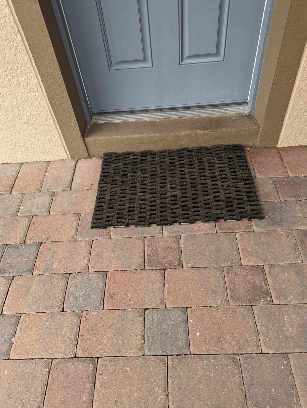 Durable Corporation Dura-Rug Outdoor Entrance Mat, Recycled Fabric Tire-Link Doormat, Heavy Duty Dirt Trapping Door Mat, 20