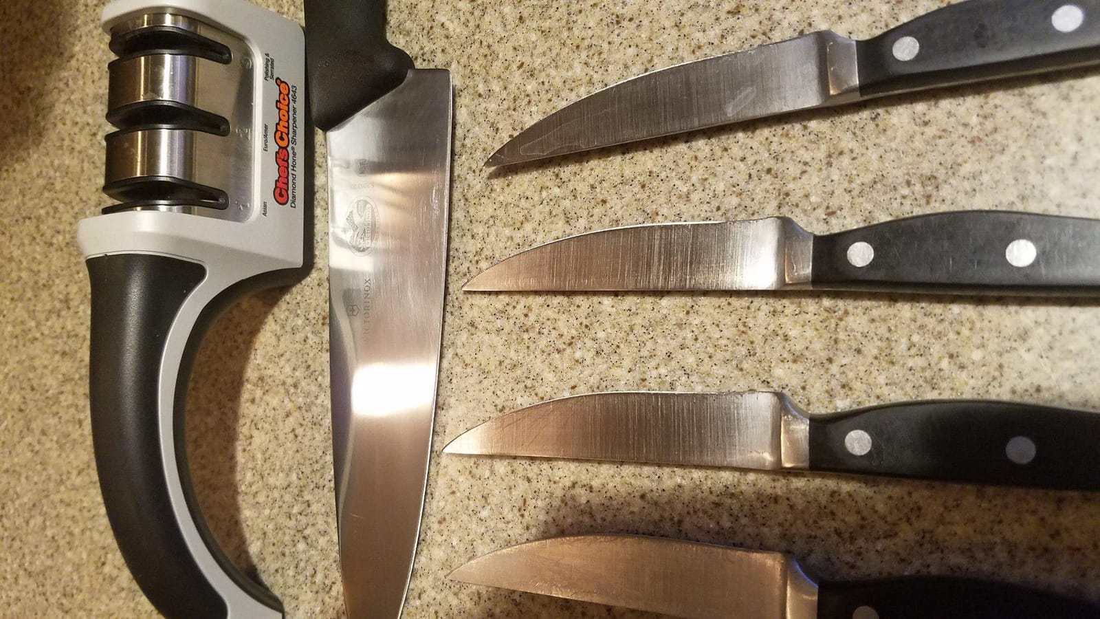 Chef'sChoice Manual Knife Sharpeners for 15- and 20-Degree Straight-Edge and Serrated Knives with Diamond Abrasives Precise Angle Control & Compact Footprint, 2-Stage, Gray customer photo 1