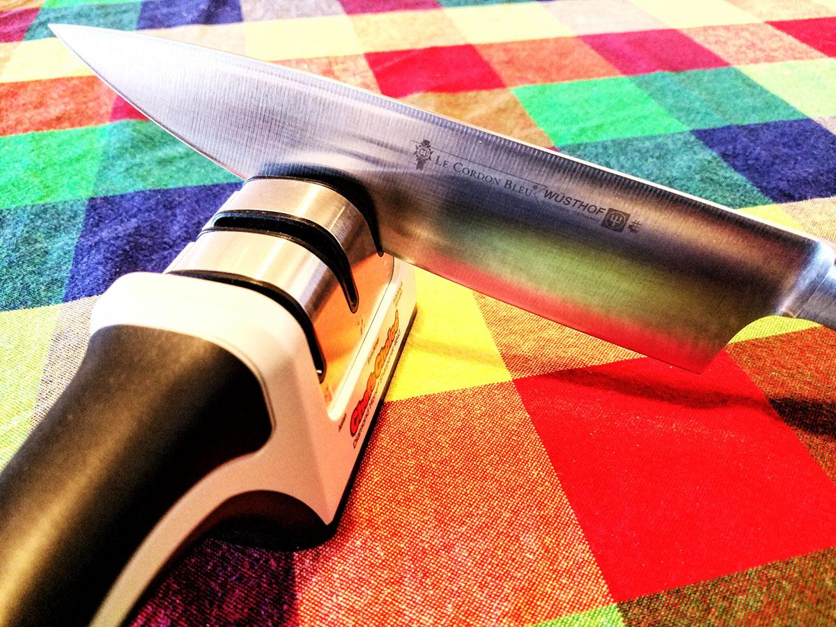 Chef'sChoice Manual Knife Sharpeners for 15- and 20-Degree Straight-Edge and Serrated Knives with Diamond Abrasives Precise Angle Control & Compact Footprint, 2-Stage, Gray customer photo 2