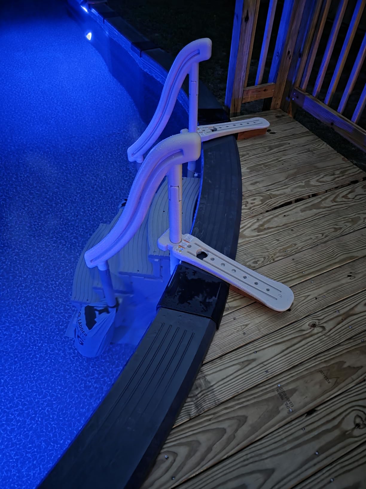 Confer Plastics Curve CCX-AG Drop in Above Ground Pool Step with Grey Treads - Base Step customer photo 1