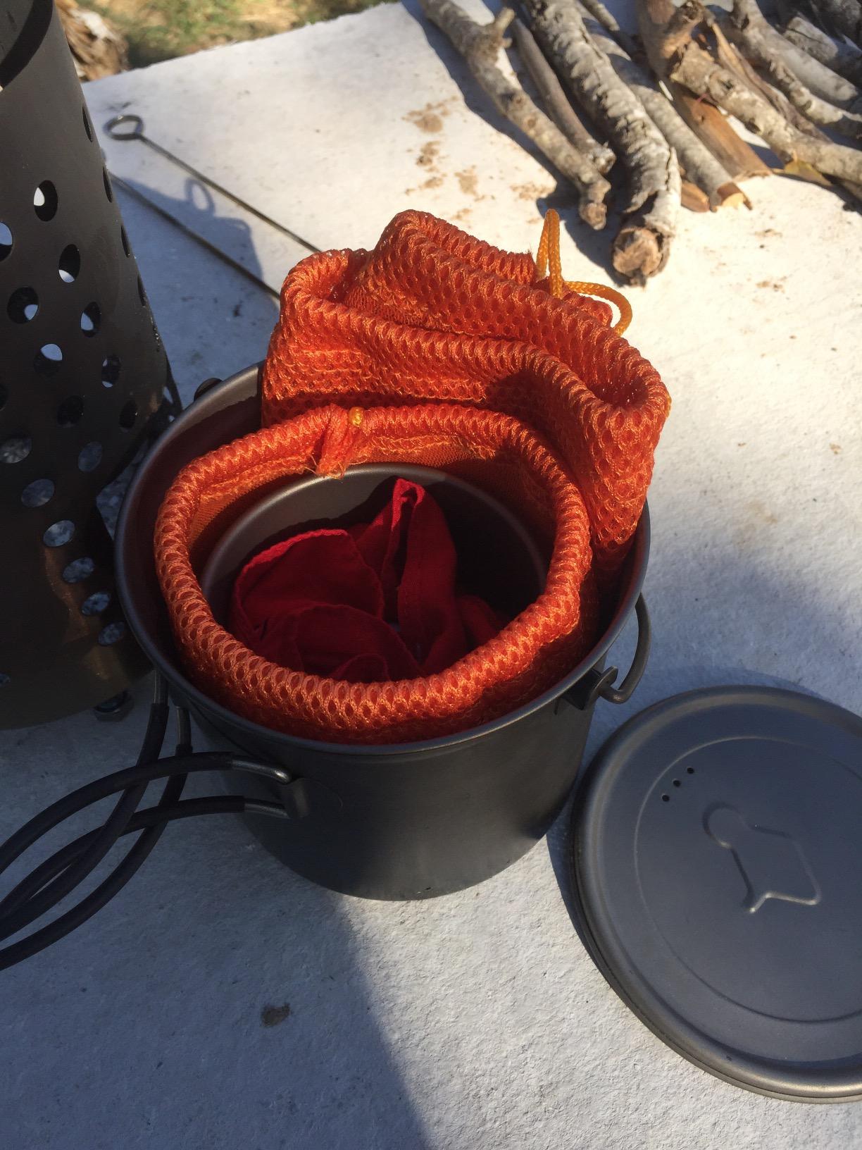Toaks Titanium 1100ml Bushcraft Pot - Bail Handle for Open Fire Cooking & Backpacking customer photo 2