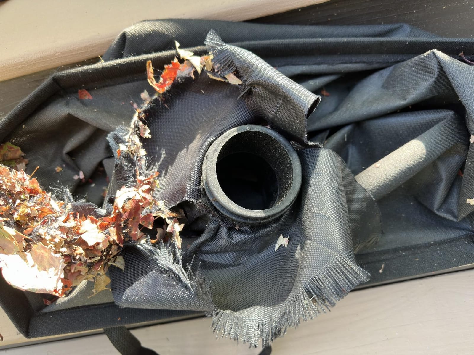 BLACK+DECKER 3-in-1 Electric Leaf Blower, Leaf Vacuum/Mulcher, Up to 250 MPH, Premium Disposable System, Corded, 12-Amp Handheld Lightweight Corded Electric Combo (BV6600) customer photo 2