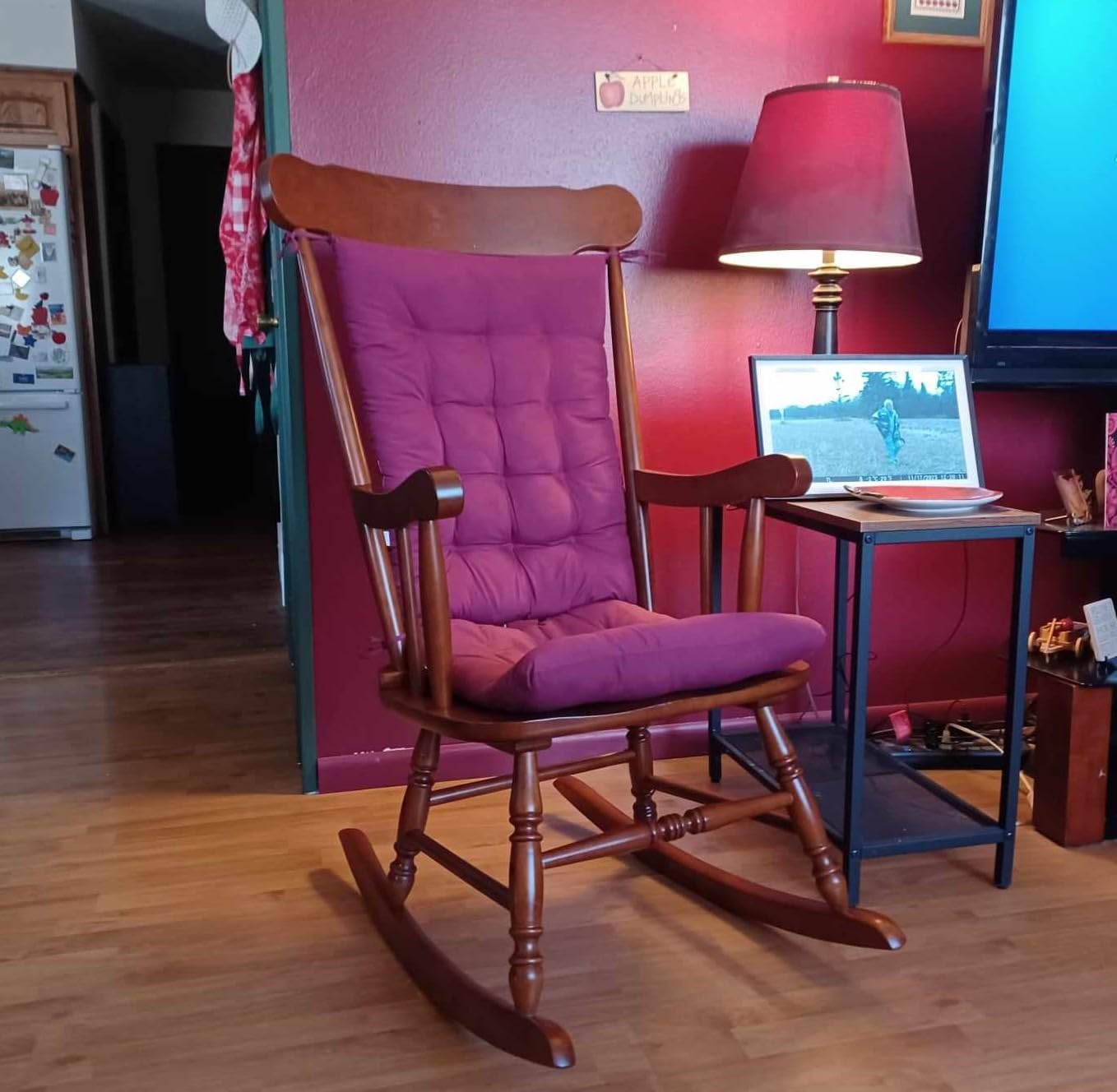 Gift Mark Rocking Chairs - Classic Wooden Rocker - Comfort Fitted Design Perfect for Living Rooms, Bedrooms, Nurserys, and More - Classic Vintage Style Chairs (White) customer photo 1