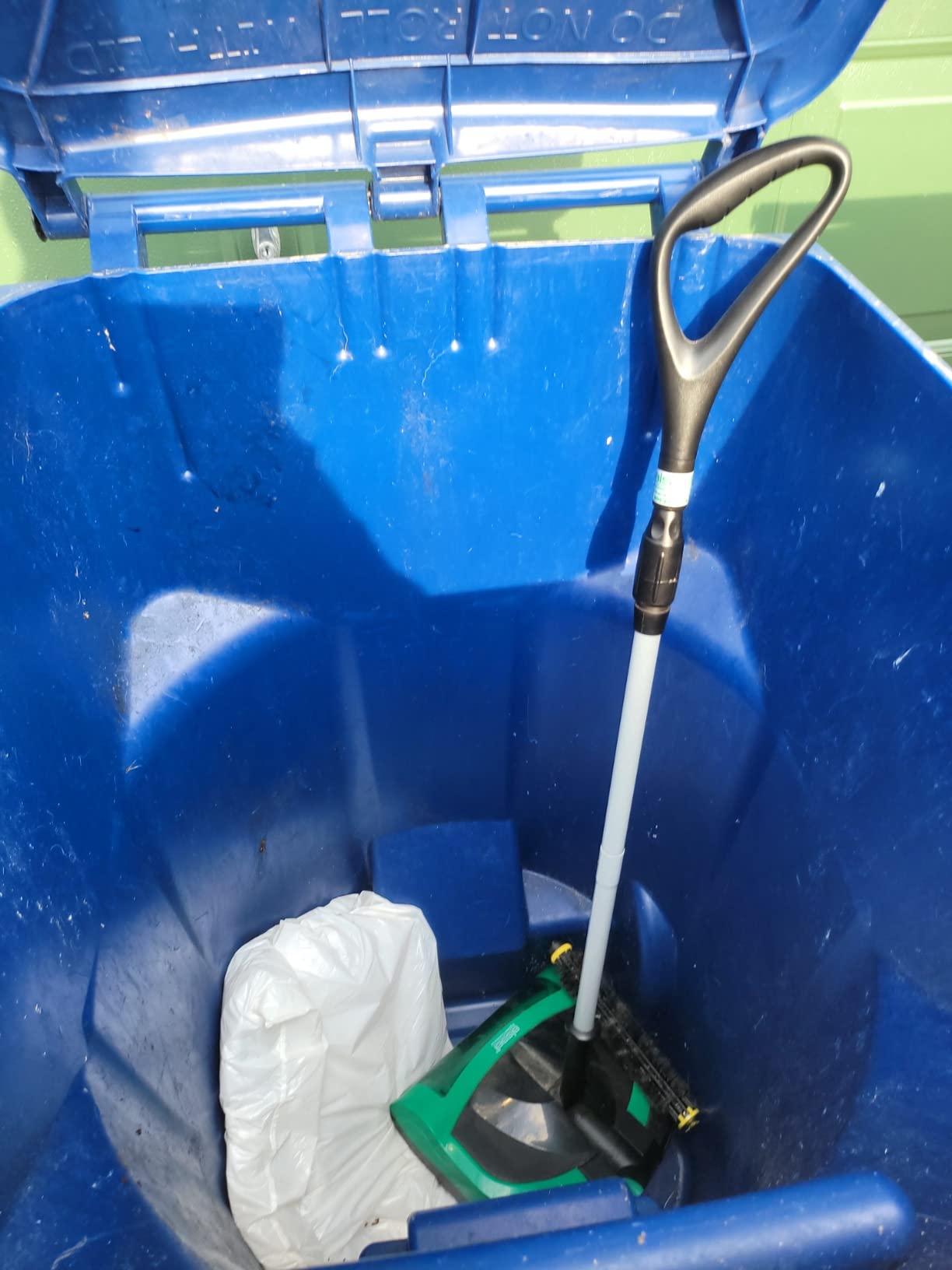 Bissell Commercial BG9100NM Rechargeable Cordless Sweeper, Green customer photo 1