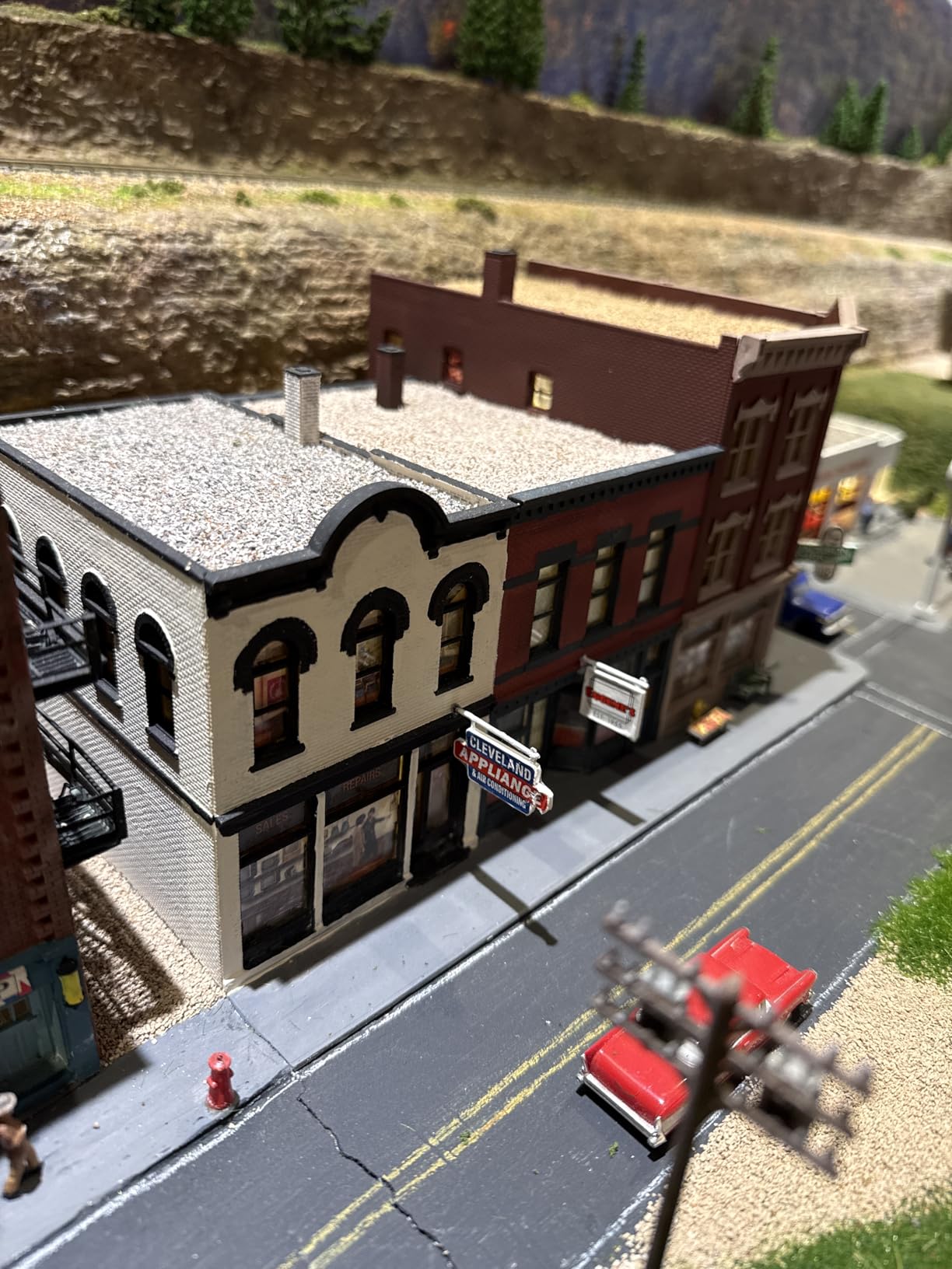Walthers Cornerstone HO Scale Model Merchant's Row V Large customer photo 2