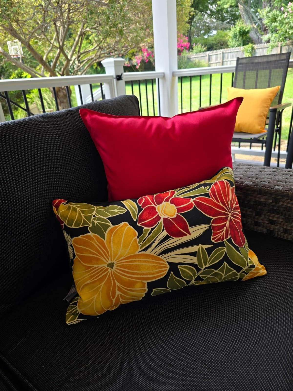 Pillow Perfect Tropic Floral Indoor/Outdoor Accent Throw Pillow, Plush Fill, Weather, and Fade Resistant, Lumbar - 11.5