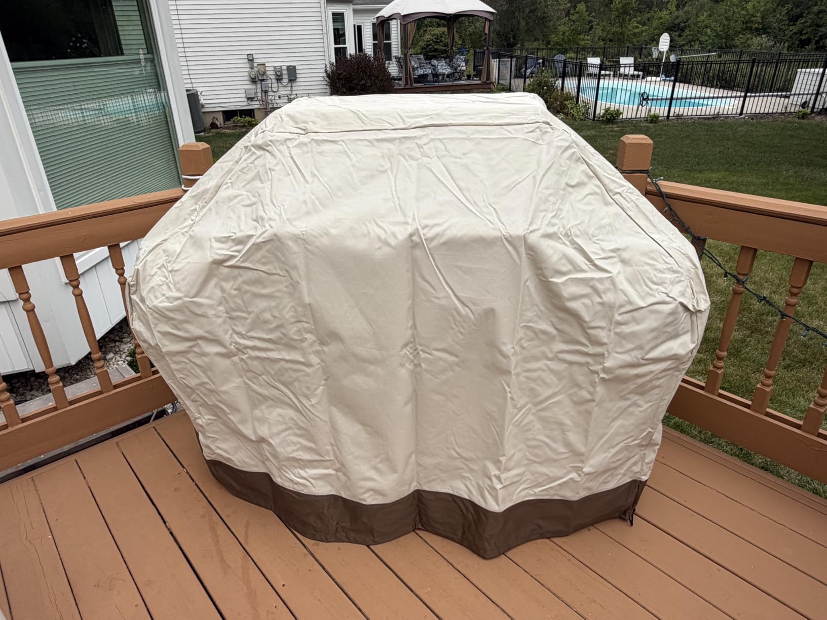 Amazon Basics Gas Grill Barbecue Cover, Weather Resistant, Anti-UV Protection with Secure Straps, Waterproof, 60 inch, Medium for Outdoor Grills, Beige customer photo 1