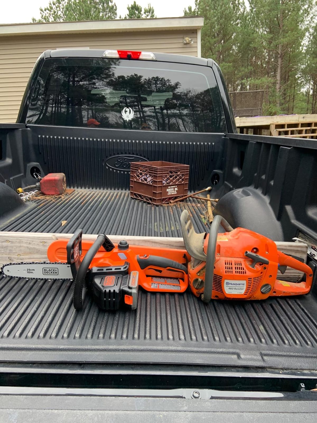 BLACK+DECKER 20V MAX Chain Saw Cordless Chainsaw, 10-Inch Battery Chainsaw, Tool Only, for Wood Cutting and Tree Pruning, Includes Guide Bar Scabbard (LCS1020B) customer photo 1