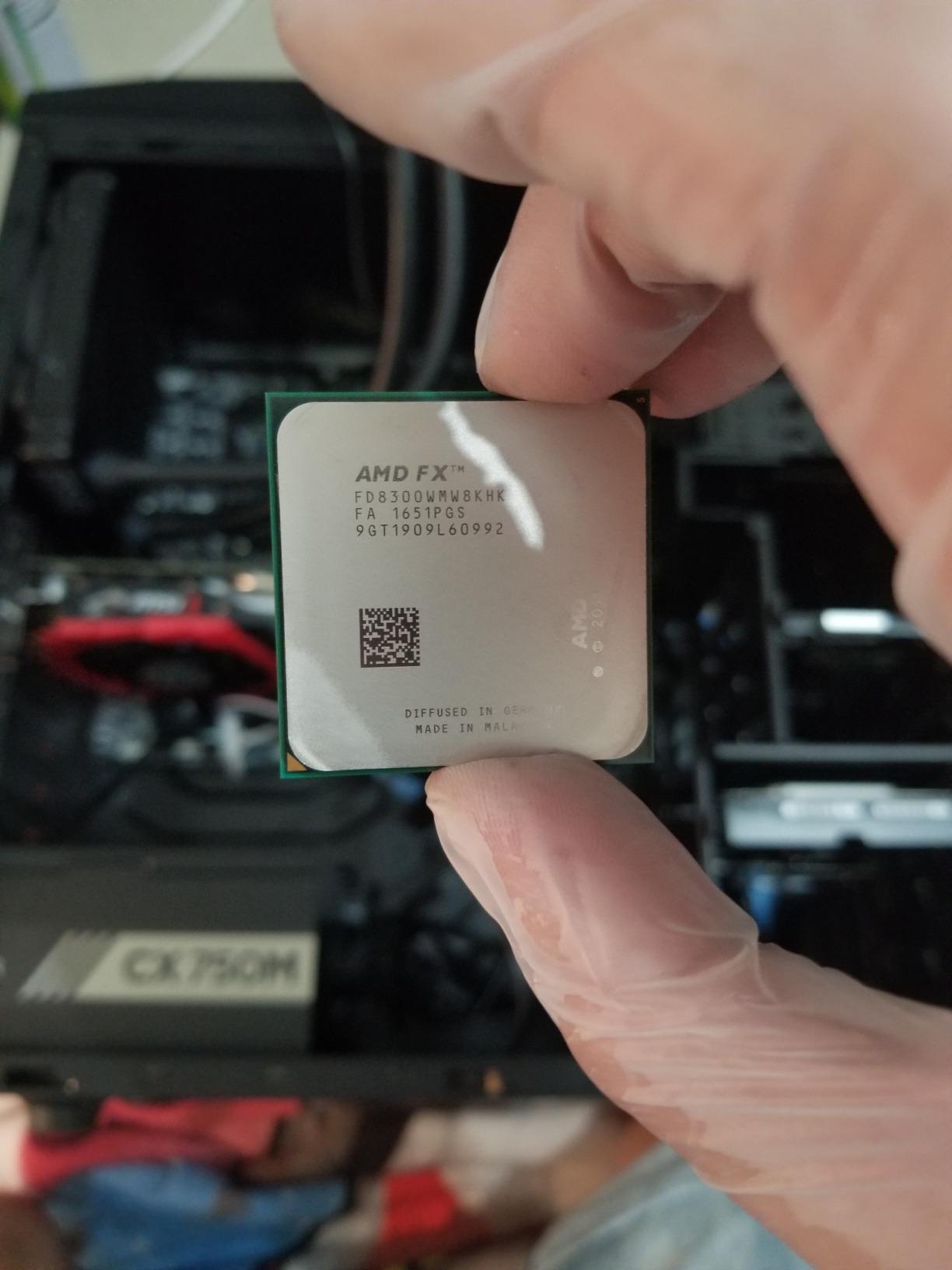 AMD Black Edition FX-8300 Vishera 8-Core Socket AM3-Plus 95W FD8300WMHKBOX Desktop Processor customer photo 1