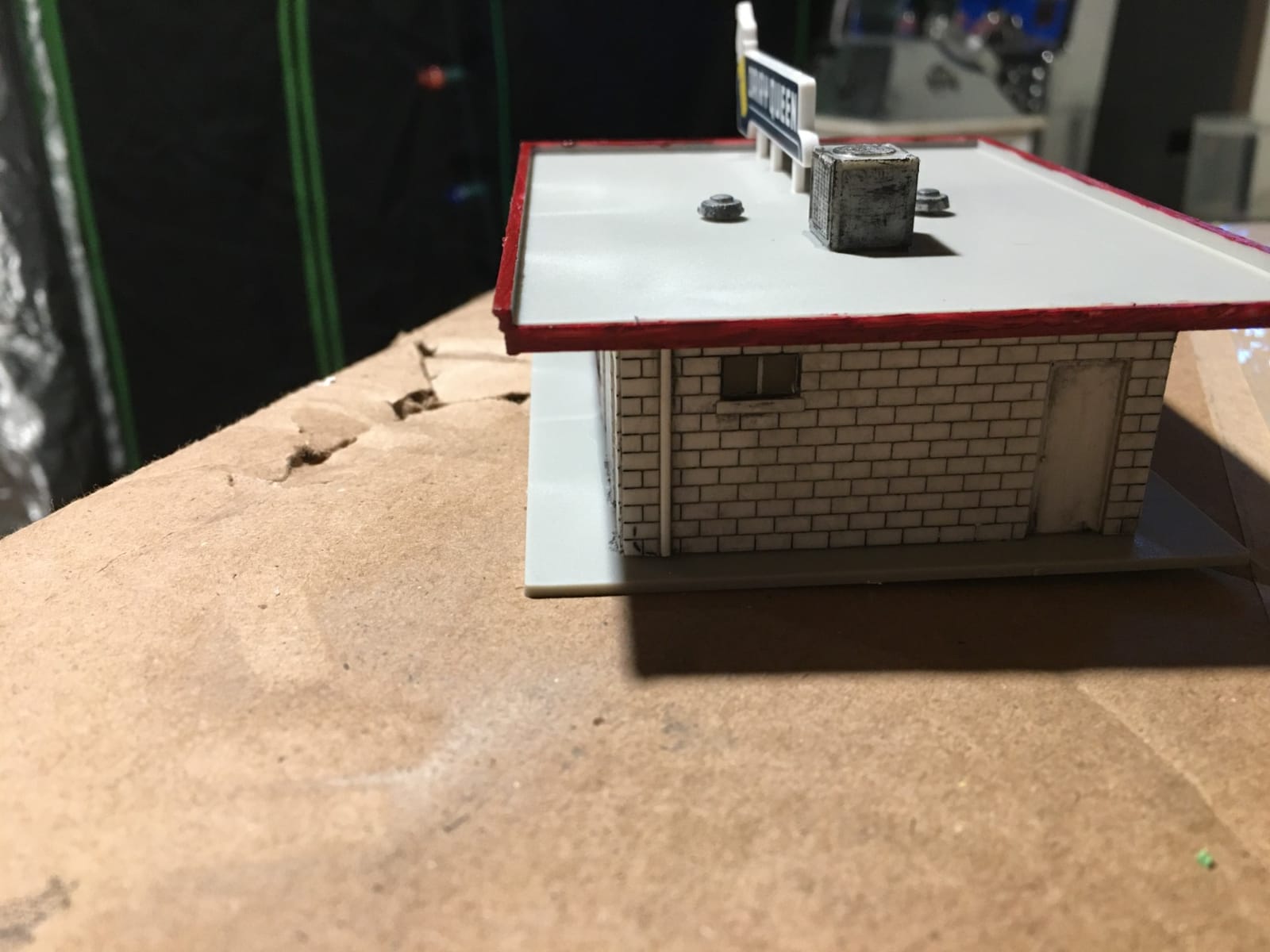 Walther Cornerstone Vintage Dairy Queen Structure Kit, HO Scale customer photo 1