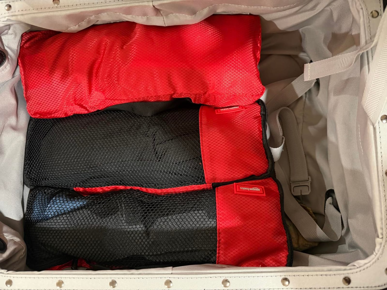 Amazon Essentials 4-Piece Packing Cubes Travel Accessories Set, Space-Saving Luggage Organizer with Double Zipper, Mesh Top Panel, Medium, Gray (Previously Amazon Basics) customer photo 1