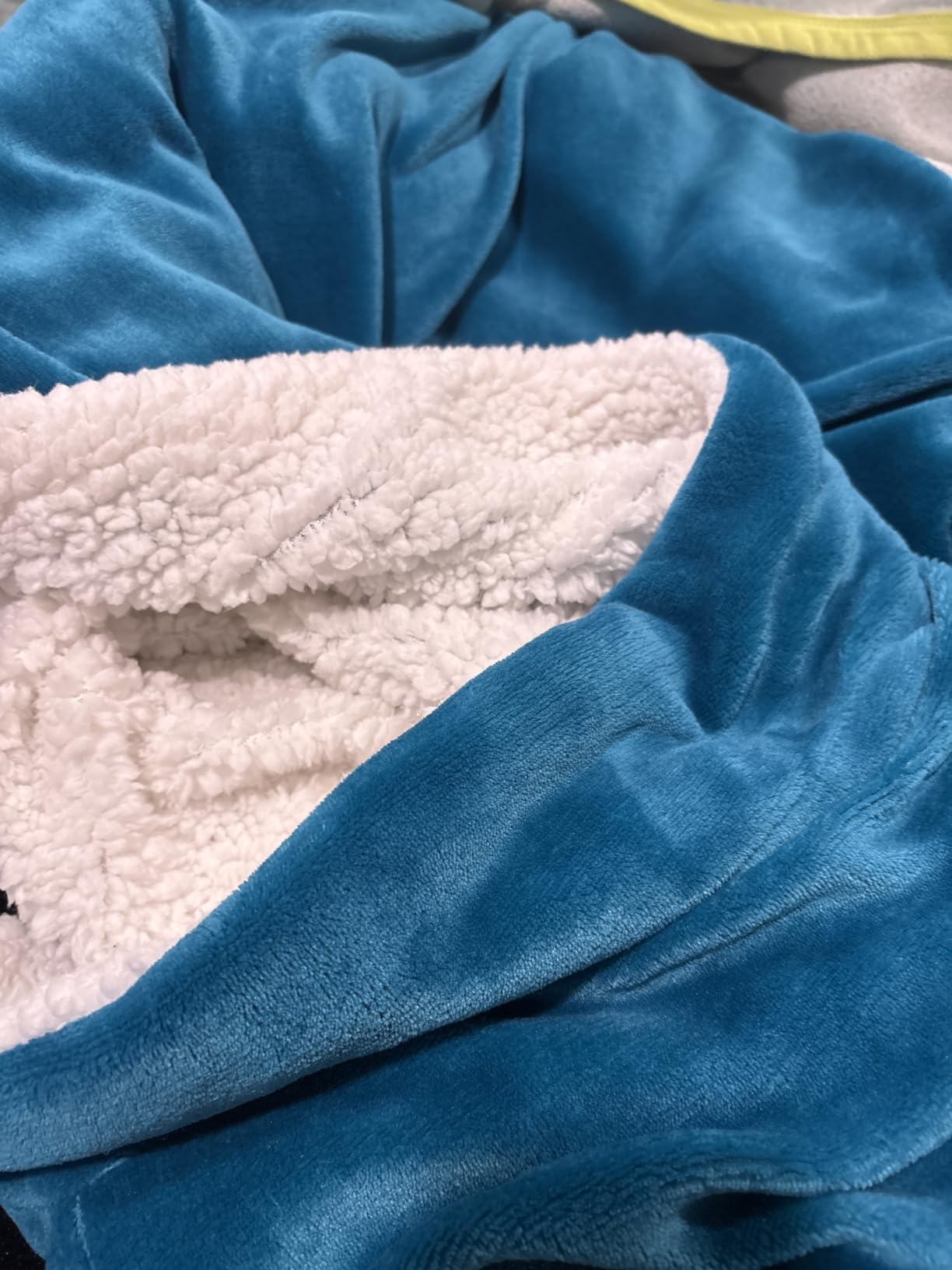 Bedsure GentleSoft Sherpa Fleece Twin Size Blanket for Couch, Non-Heated, Thick and Warm Throw for Women and Men, Soft Fuzzy Plush Heavy Twin Blanket for Winter, Navy, 60x80 Inches customer photo 2