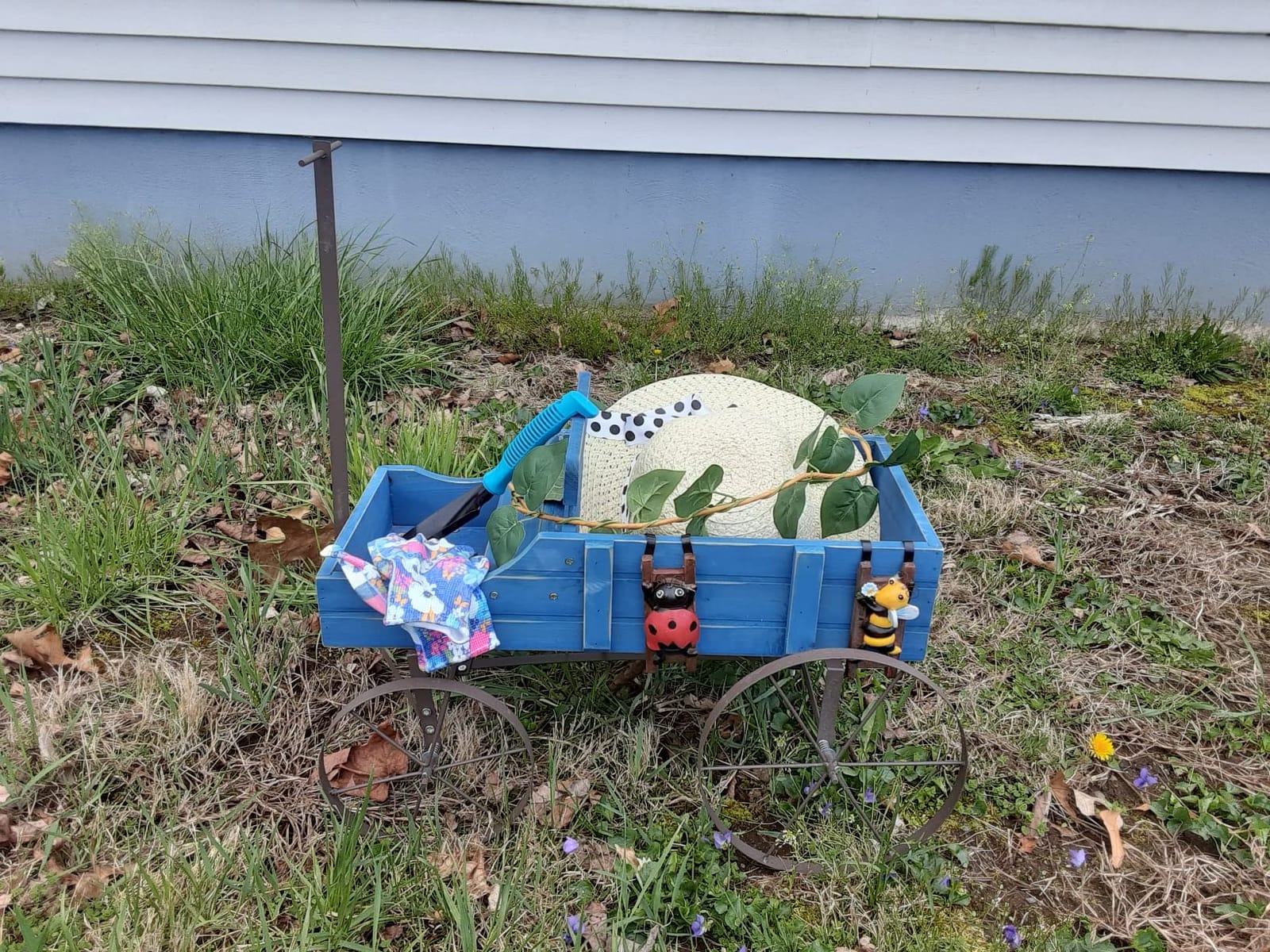 Collections Etc Amish Wagon Decorative Indoor/Outdoor Garden Backyard Planter, Green customer photo 1