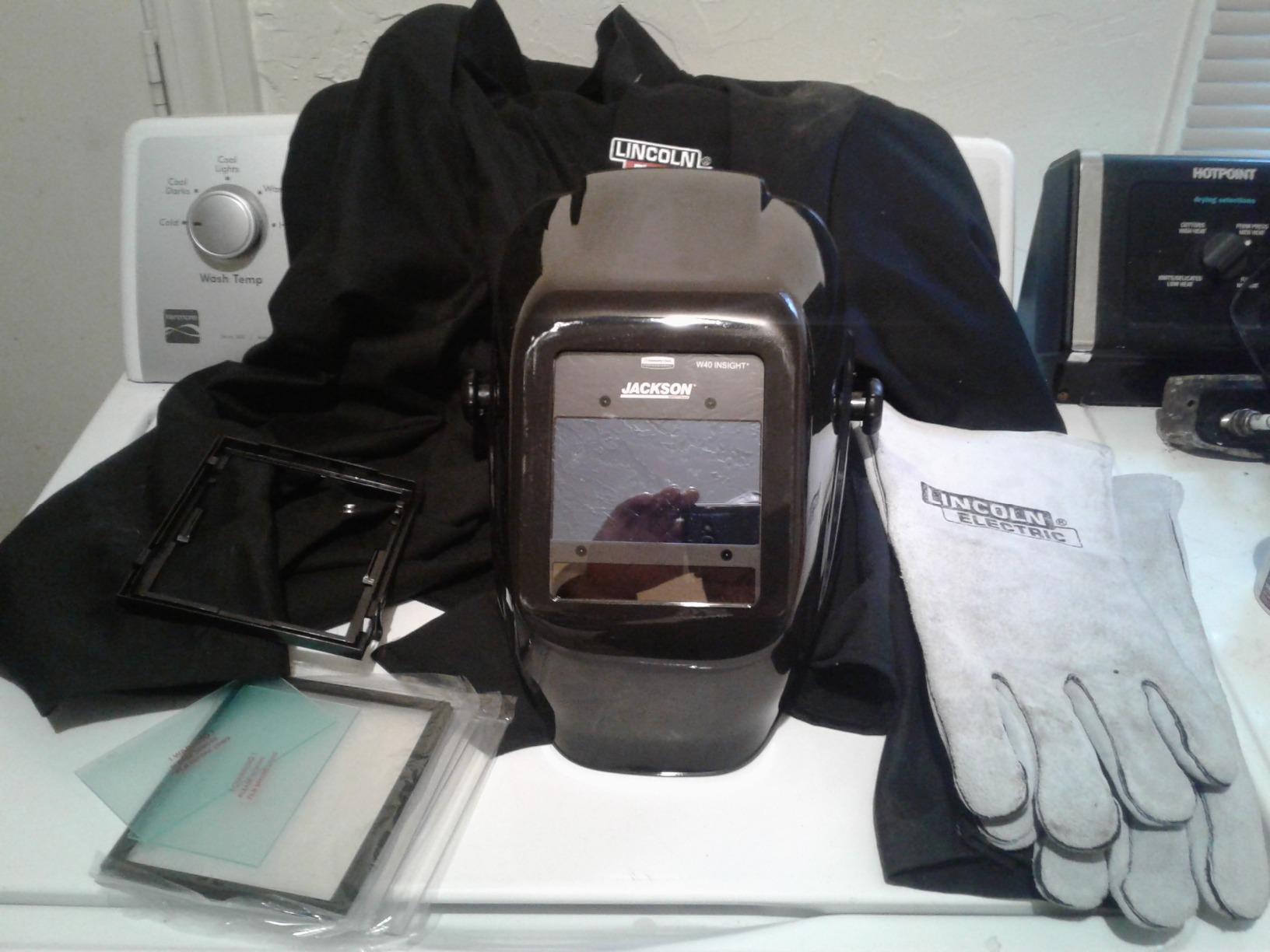 Jackson Safety Insight Auto Darkening Welding Helmet, ADF Hood - ANSI Z87.1 customer photo 1