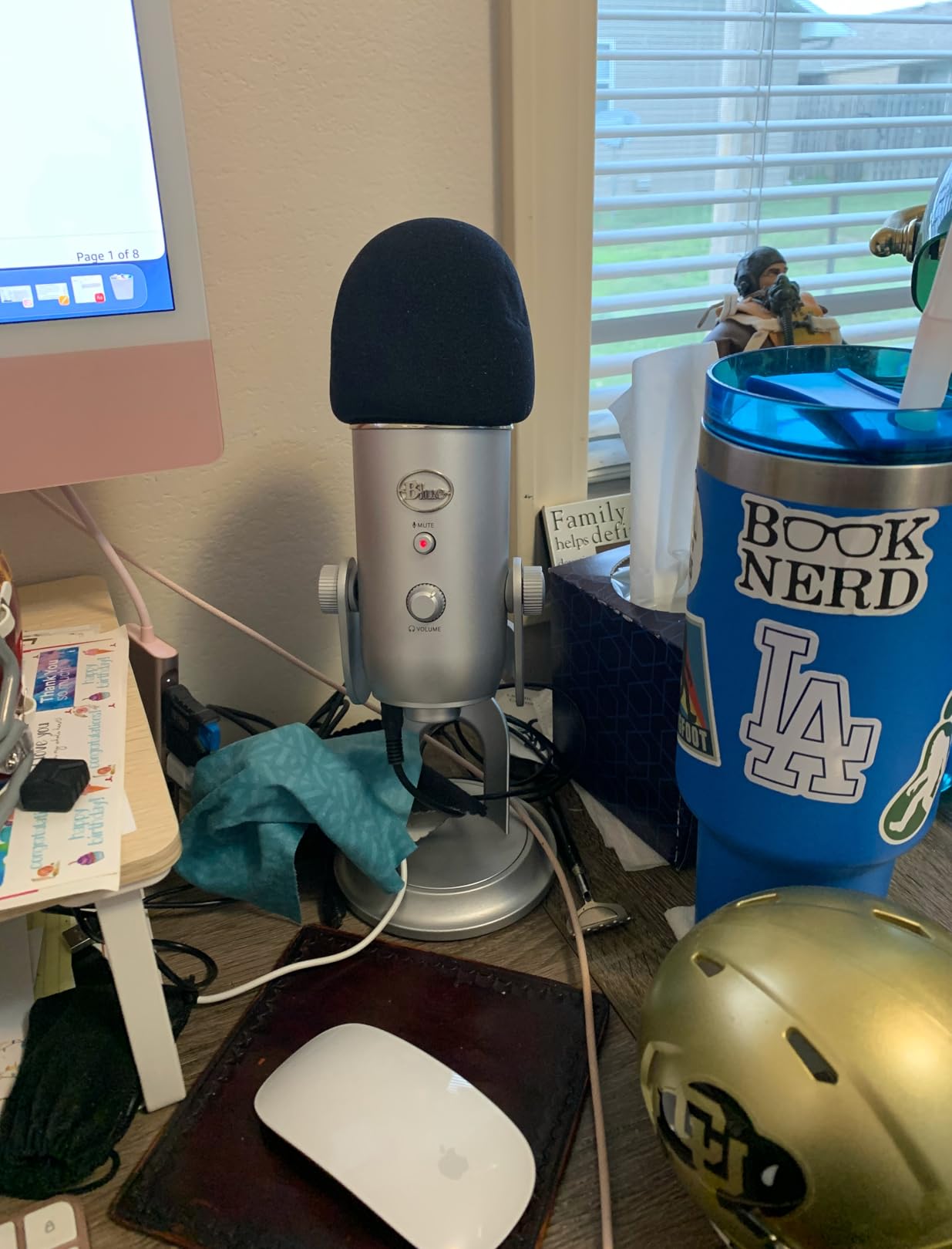 Logitech Creators Blue Yeti USB Microphone for PC, Mac, Gaming, Streaming, Podcasting, Studio and Computer Condenser Mic with Blue VO!CE Effects, 4 Pickup Patterns, Plug and Play - Midnight Blue customer photo 2
