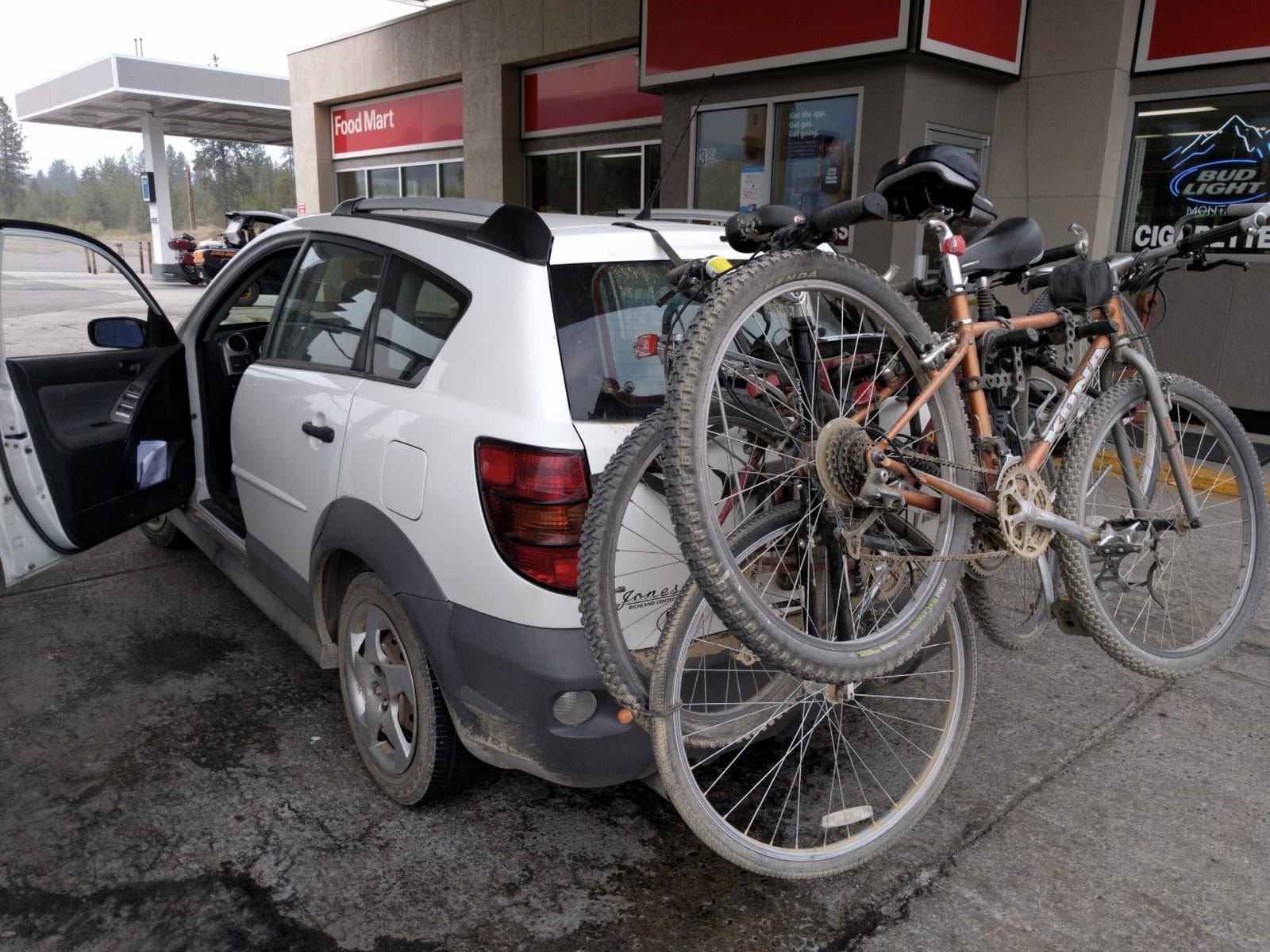 YAKIMA, HangOut Car Trunk Bike Rack, 3 Bike Capacity customer photo 1