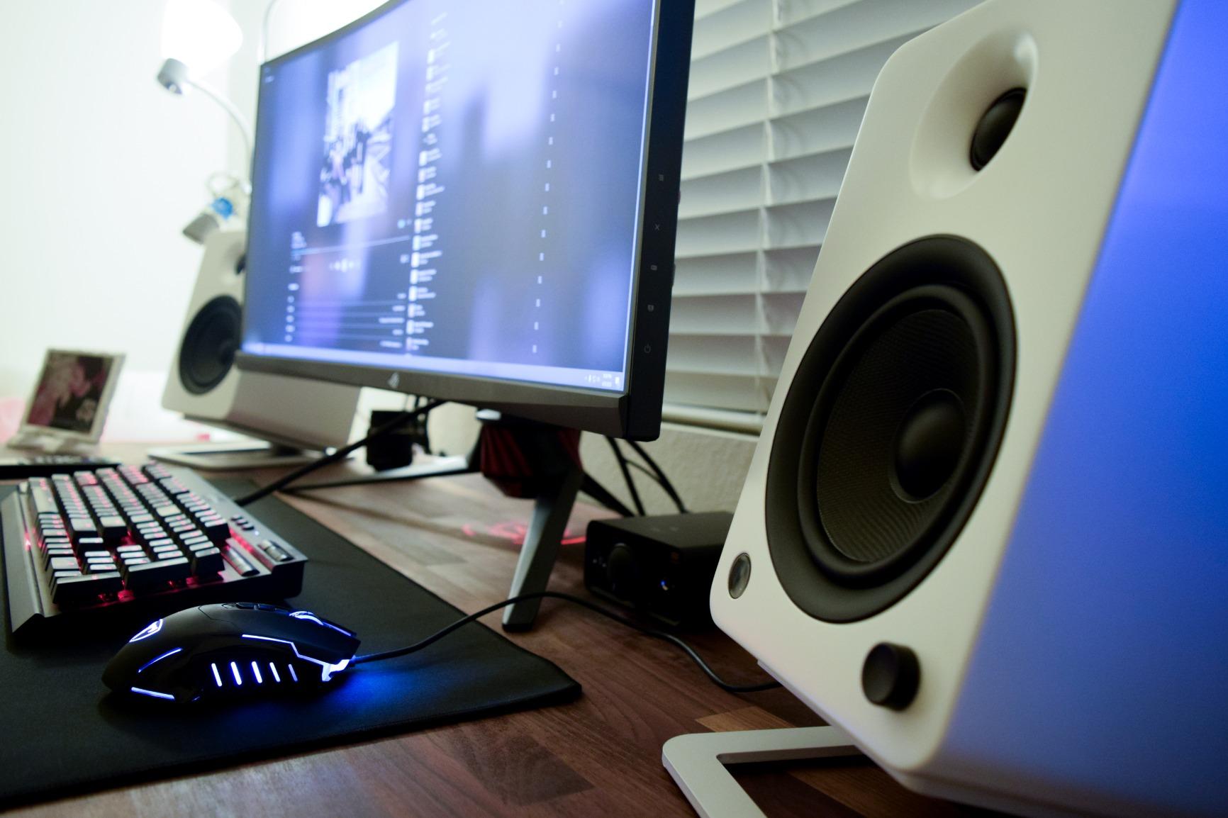 Kanto YU6MW Powered Bookshelf Speakers with Bluetooth and Phono Preamp | Pair | Matte White customer photo 1