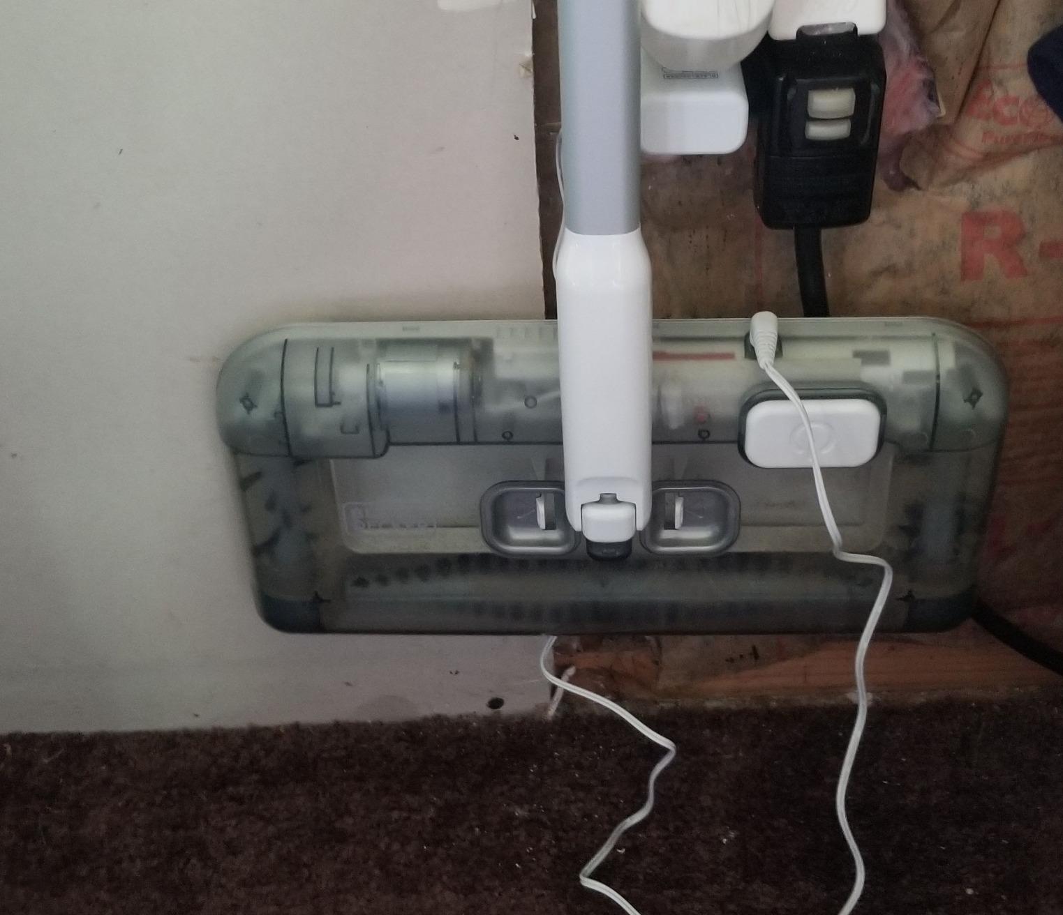 BLACK+DECKER Carpet Sweeper 50 Minute Lithium Floor Sweeper, Multi-Surface Use, Self Standing, HFS115J10 customer photo 2