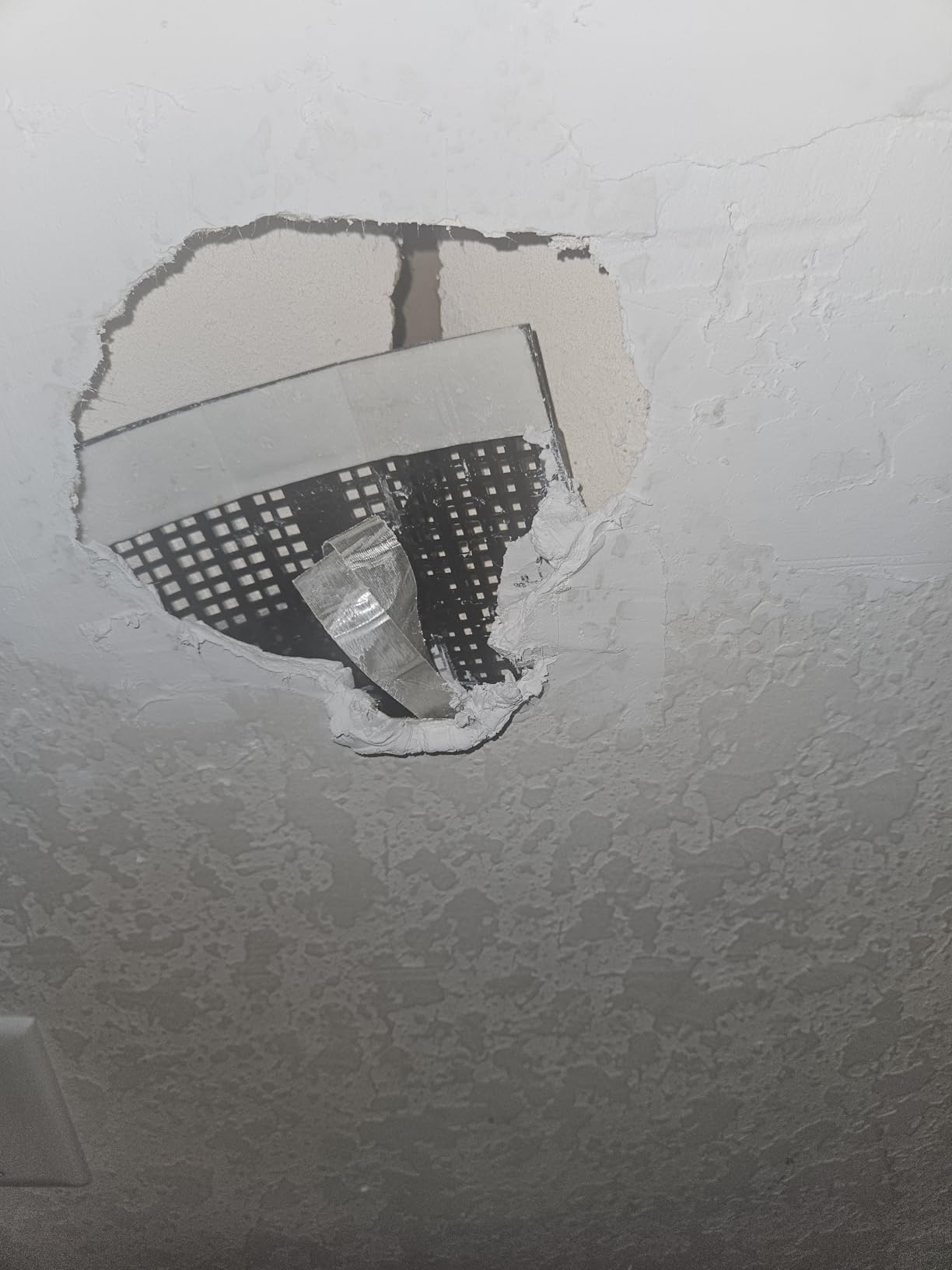 3M High Strength Large Hole Repair Kit | Wall Hole Repair Kit With Spackling Compound, Putty Knife, Repair Plate, And Sanding Sponge, No Shrinking or Cracking customer photo 1