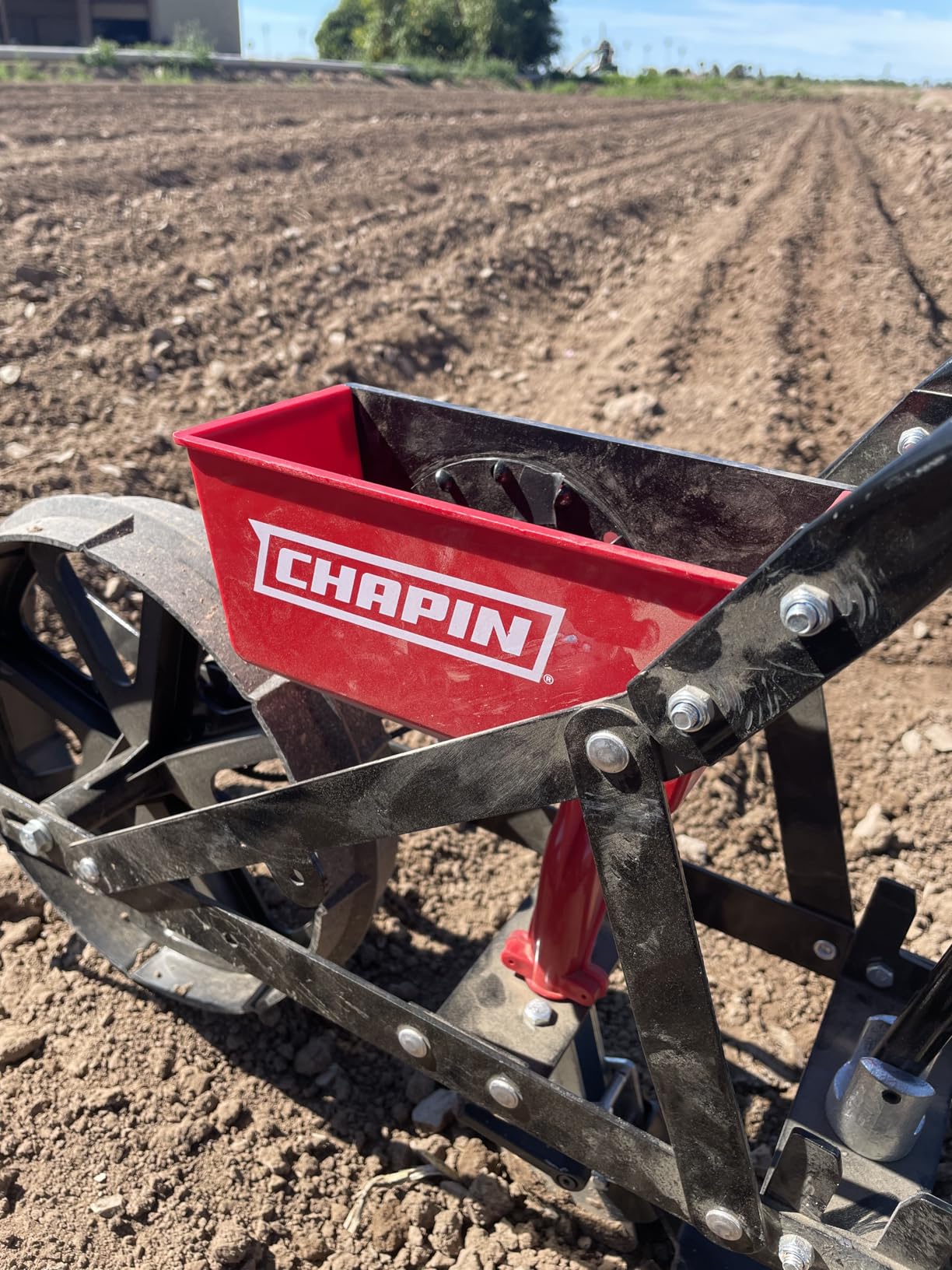 CHAPIN Push Seeder Streamlines Row Planting in Prepared Soil | Rust-resistant 1.5L poly hopper, handles up to 20 seed varieties with interchangeable plates customer photo 2
