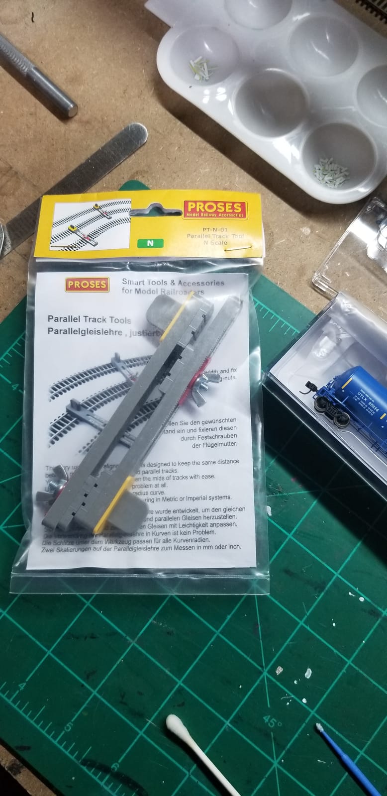 Bachmann Industries Adjustable Parallel Track Tool (2 Pack), Small customer photo 1