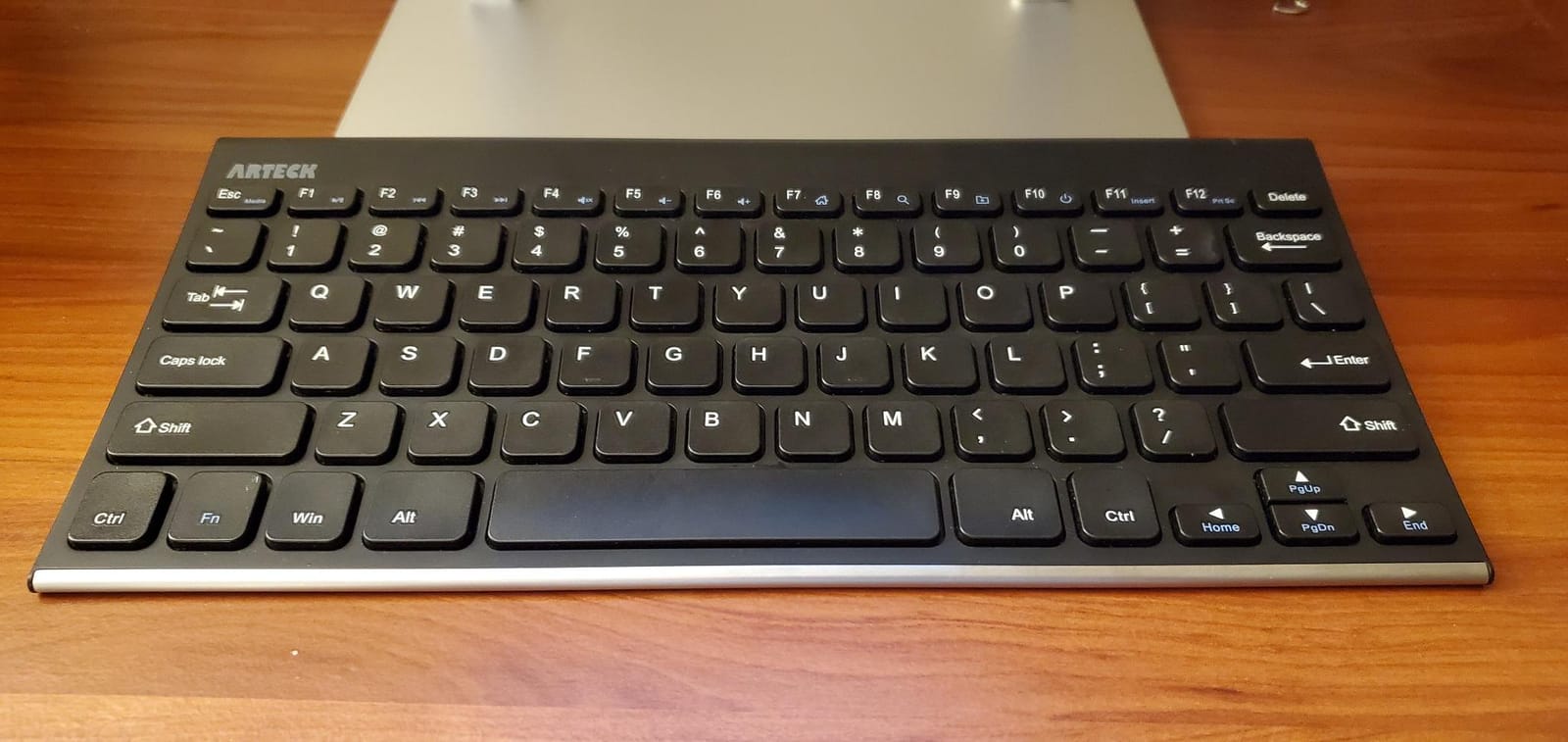 Arteck 2.4G Wireless Keyboard Stainless Steel Ultra Slim Keyboard for Computer/Desktop/PC/Laptop/Surface/Smart TV and Windows 11/10 / 8/7 / Vista/XP Built in Rechargeable Battery customer photo 1
