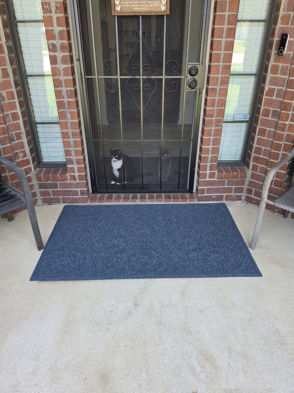 WaterHog Boxwood Front Door Mat Indoor Outdoor Entrance, All-Weather Mats | Heavy Duty Outdoor Doormats, Non-Slip Rubber Backing, Dirt & Moisture Trapper, Low Profile, Made in USA, 23