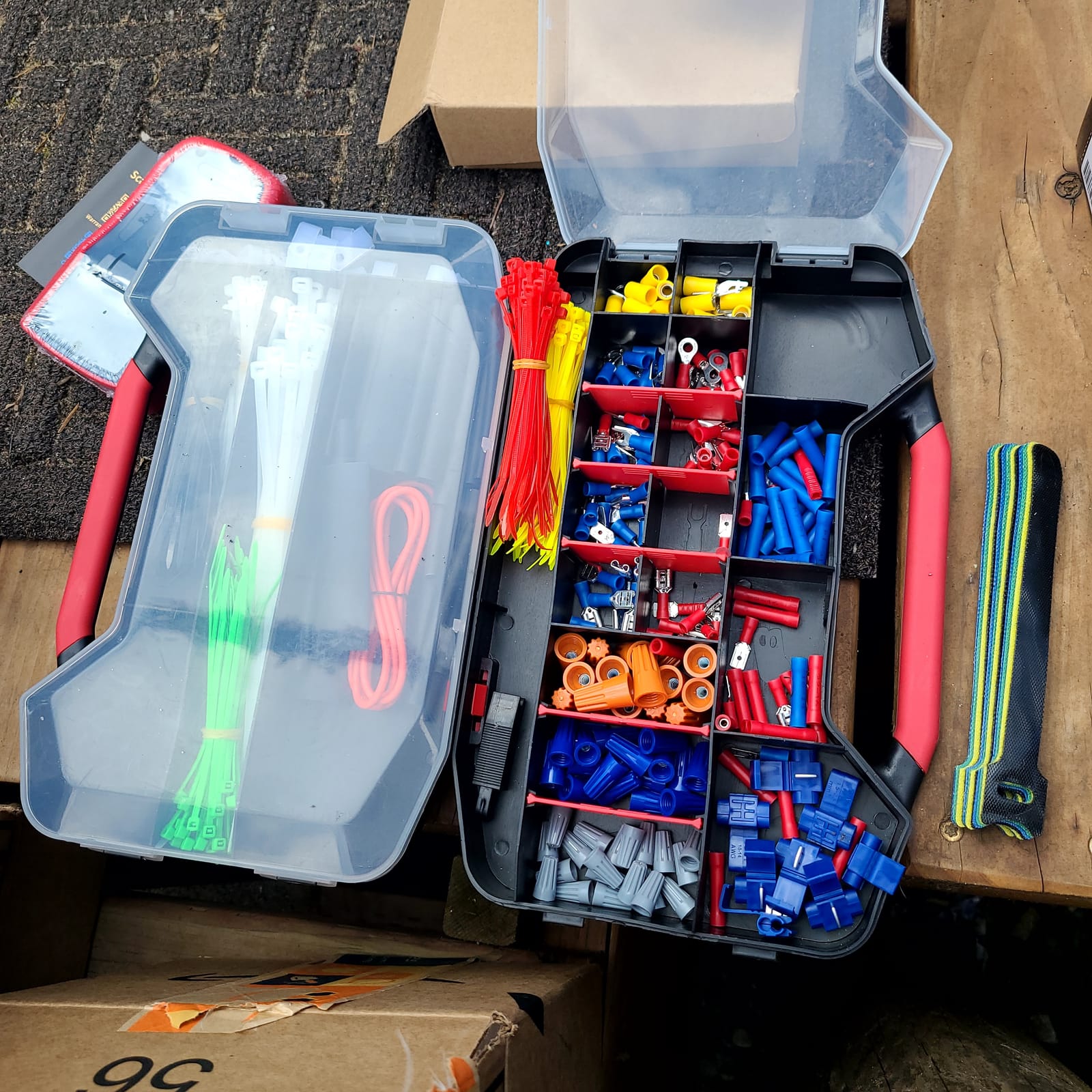 WORKPRO Crimping Tool Kit with 582PCS Heat Shrink Wire Connectors | Electrical Wire Terminals for AWG 22-10, 3-in-1 Wire Strippers Cutters & Crimpers, Electrical Repair Kit with Storage Case customer photo 1