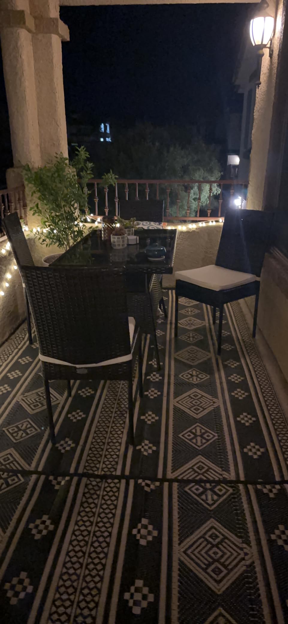 Tangkula 5 Piece Patio Wicker Dining Set, Outdoor Rattan Table and Chairs with Tempered Glass Table Top & Padded Cushions, Wicker Patio Conversation Furniture Set for Balcony Patio Garden Poolside customer photo 2