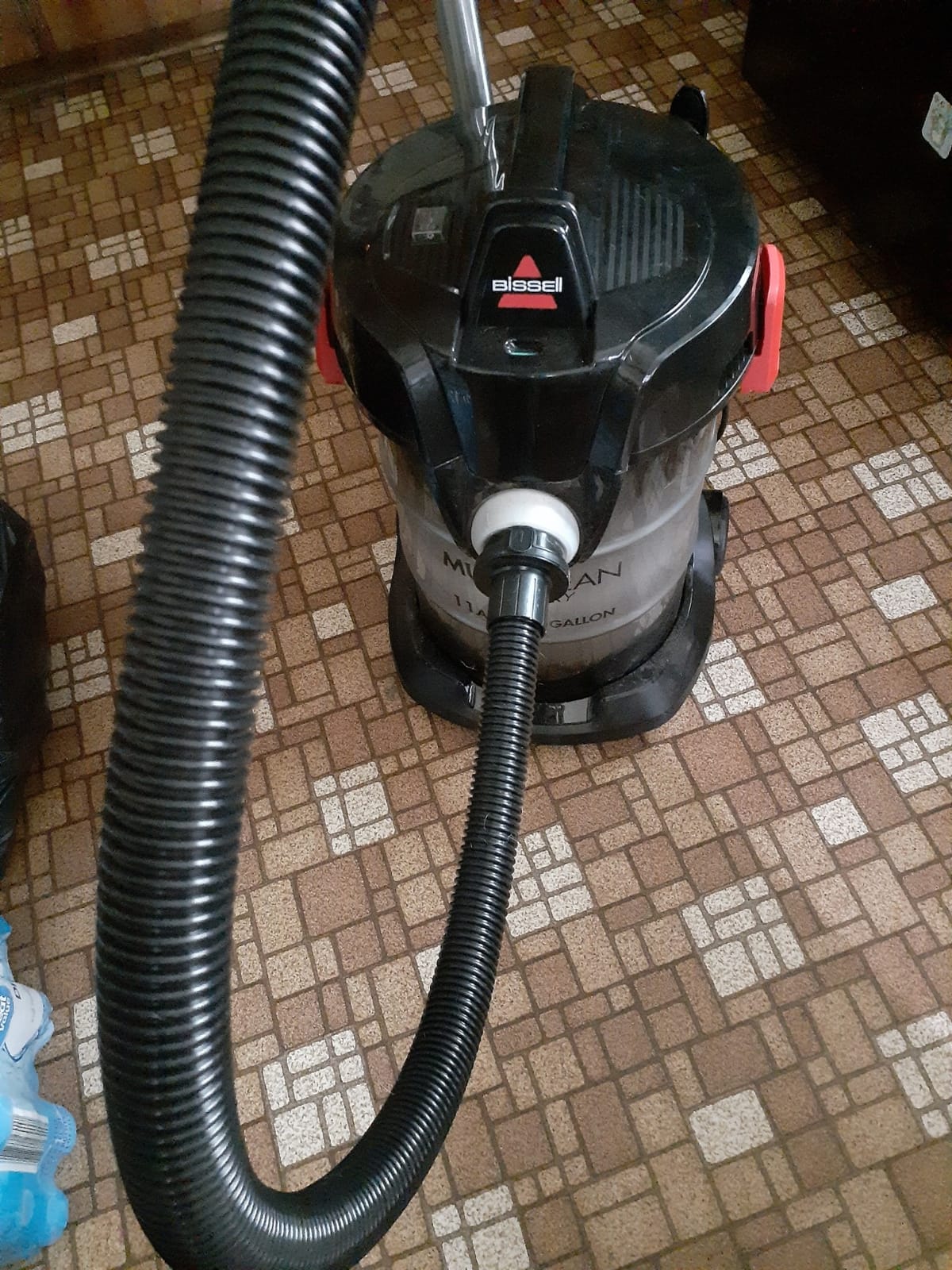 BISSELL MultiClean Wet/Dry Garage and Auto Vacuum, 2035M customer photo 2