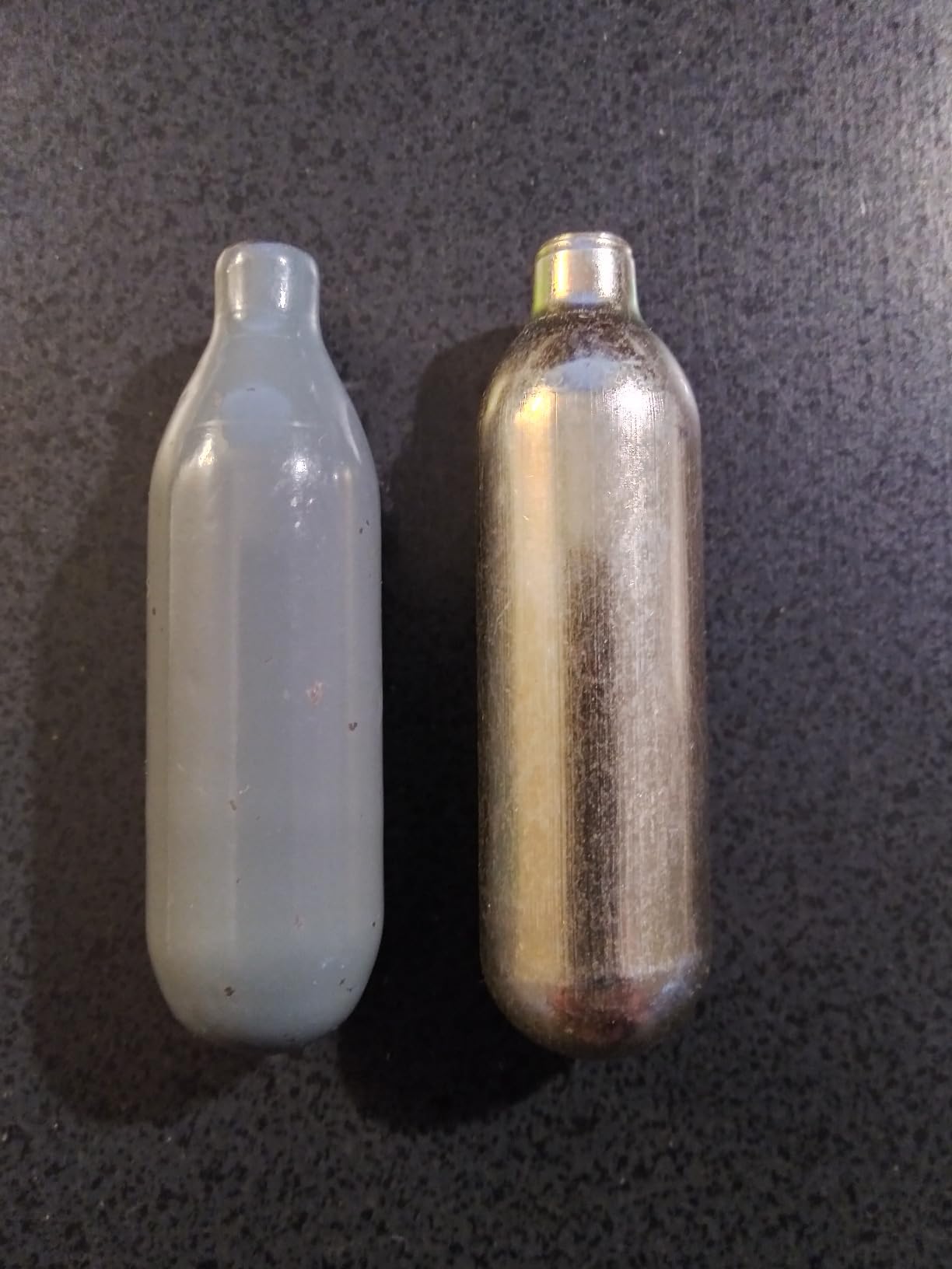 iSi NA North America CO2 Soda Siphon Charger for use with Classic Sodamaker and Soda Siphon, 10 Pack, Gold customer photo 2