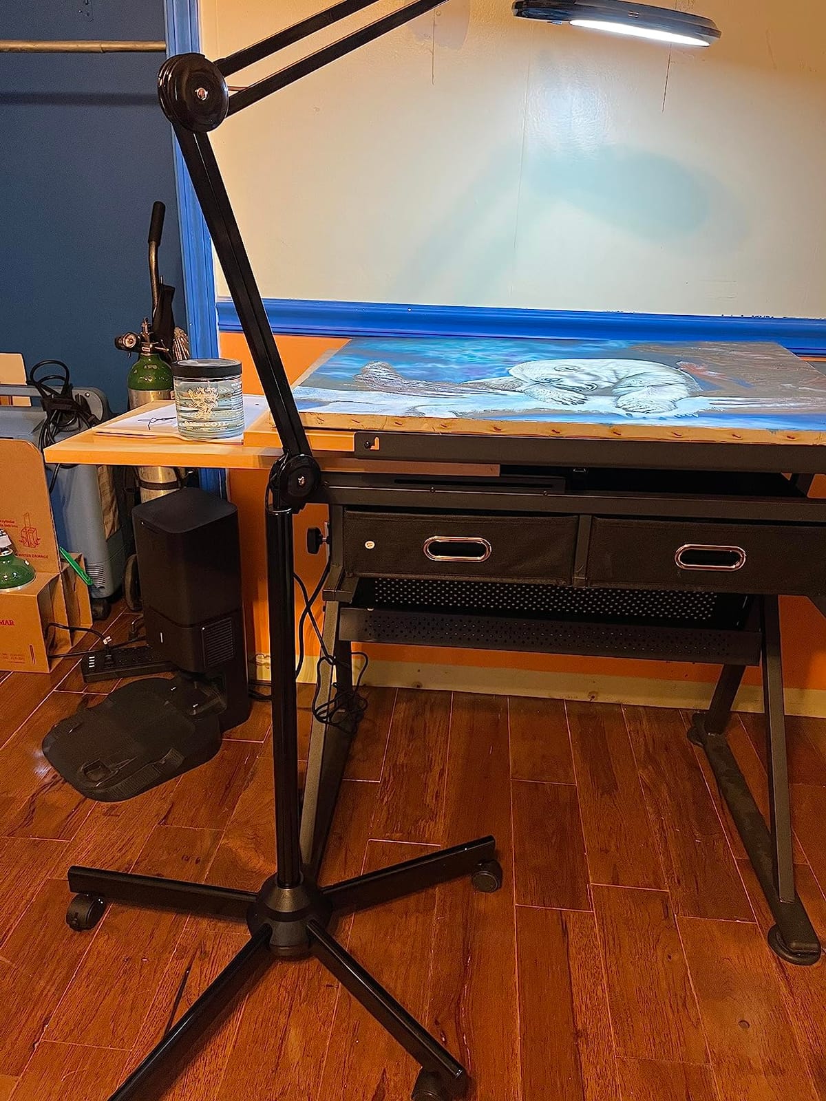 Neatfi LED Magnifying Floor Lamp 1,200 Lumens – 5” Bifocal Glass Lens, Dual Magnification 2.25X + 6X, Dimmable Task Light | Adjustable Arm, Rolling Base | Reading, Crafting & Sewing (Black, 5 Inches) customer photo 1