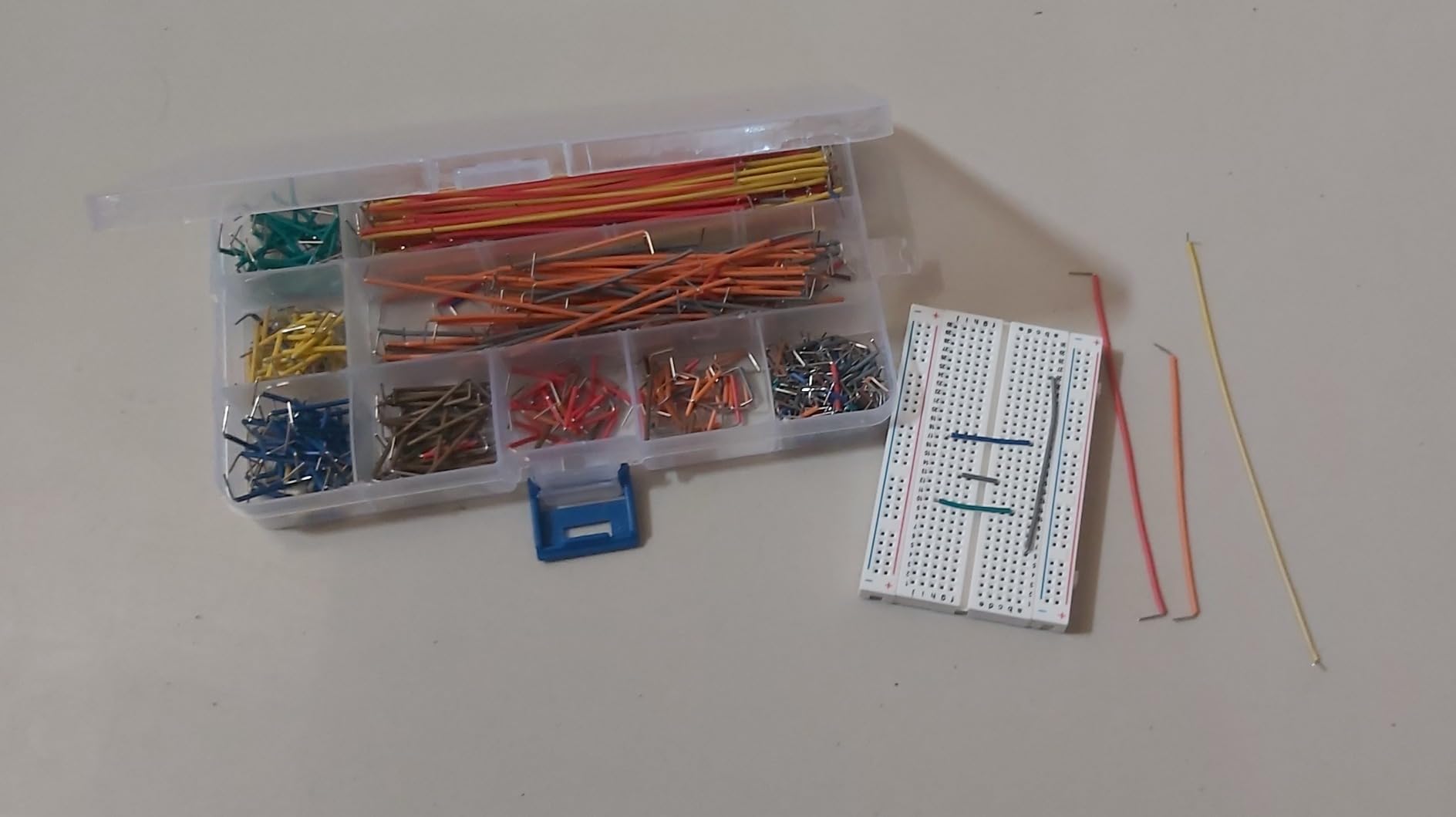 AUSTOR 560 Pieces Jumper Wire Kit Preformed Breadboard Jumper Wire | 14 Lengths Assorted, with Free Box customer photo 2
