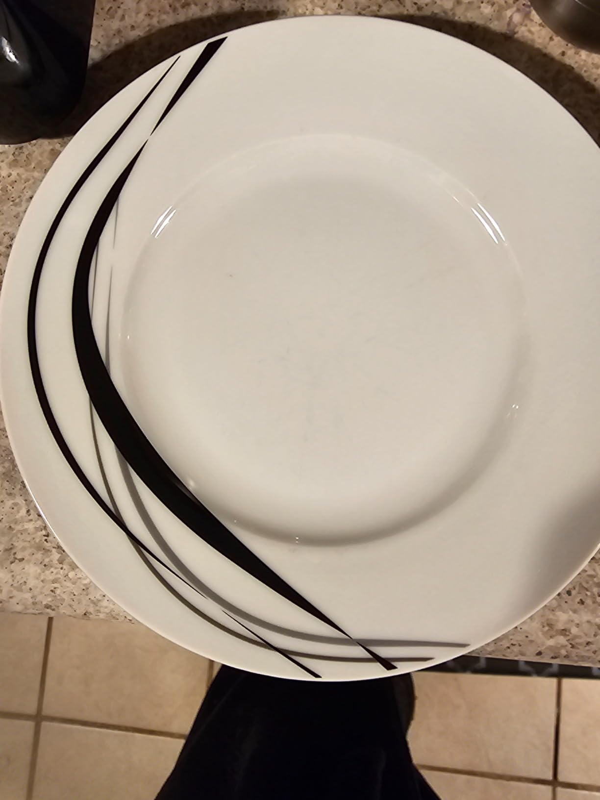 Amazon Basics 18-Piece Complete Kitchen Dinnerware Set, Microwave and Dishwasher Safe, Plates, Dishes, Bowls, Swirl, Heat Resistant, Service for 6, Everyday Use customer photo 2