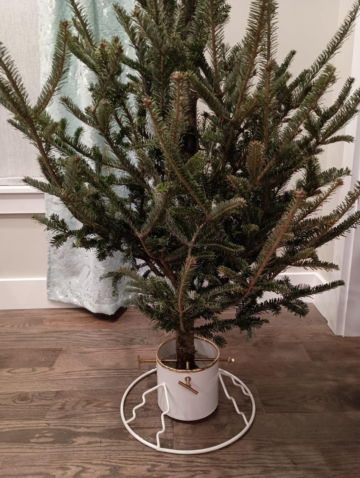 Yard Butler Santa's Helper Christmas Tree Stand - Heavy-Duty Stand - Metal Stand Base for Live Christmas Tree - Durable & Weighted Base - For 3-6' Trees customer photo 2