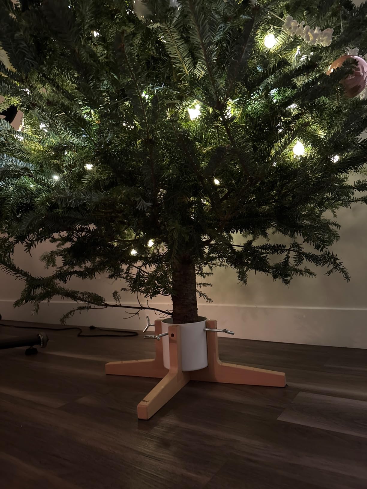 Tree Nest Christmas Tree Stand Base for 7ft Real Tree Sliver Christmas Tree Holder Stable for Xmas Tree Decoration Rustic (White, Medium) customer photo 1