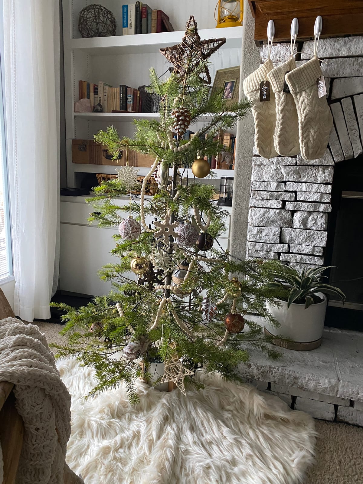 Tree Nest Christmas Tree Stand Base for 7ft Real Tree Sliver Christmas Tree Holder Stable for Xmas Tree Decoration Rustic (White, Medium) customer photo 2