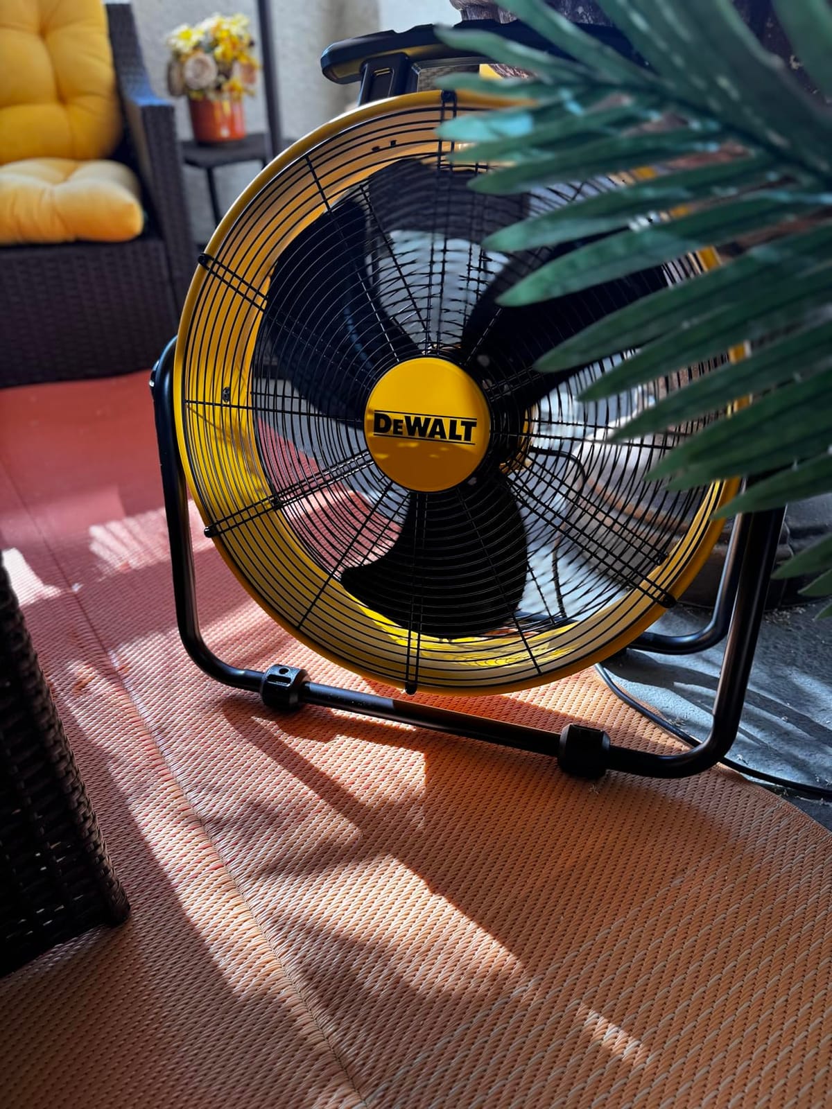 DEWALT 20 Inch Floor Fan, 180° Adjustable Tilting Drum Fan DXF2042 | 5000CFM 3-Speed High Velocity Fan Quick Cooling Portable Metal Industrial fan for Shop/Garage/Gym/Patio/Warehouse Yellow customer photo 1