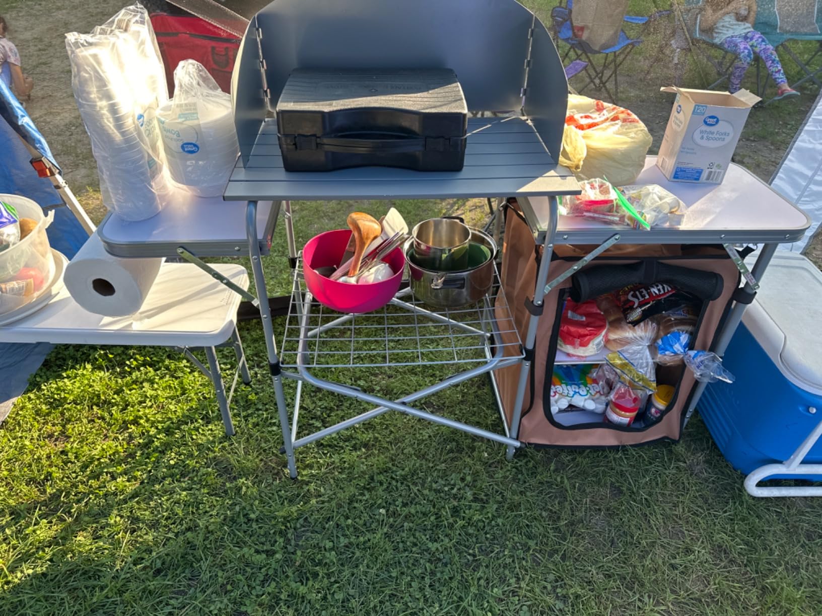 Giantex Folding Grill Table with 26'' Tabletop and Detachable Windscreen, Aluminum Portable Camp Cook Station Carry Bag Quick Set-up, BBQ Camping Picnic Backyard Outdoor Camping Kitchen Table (Brown) customer photo 1