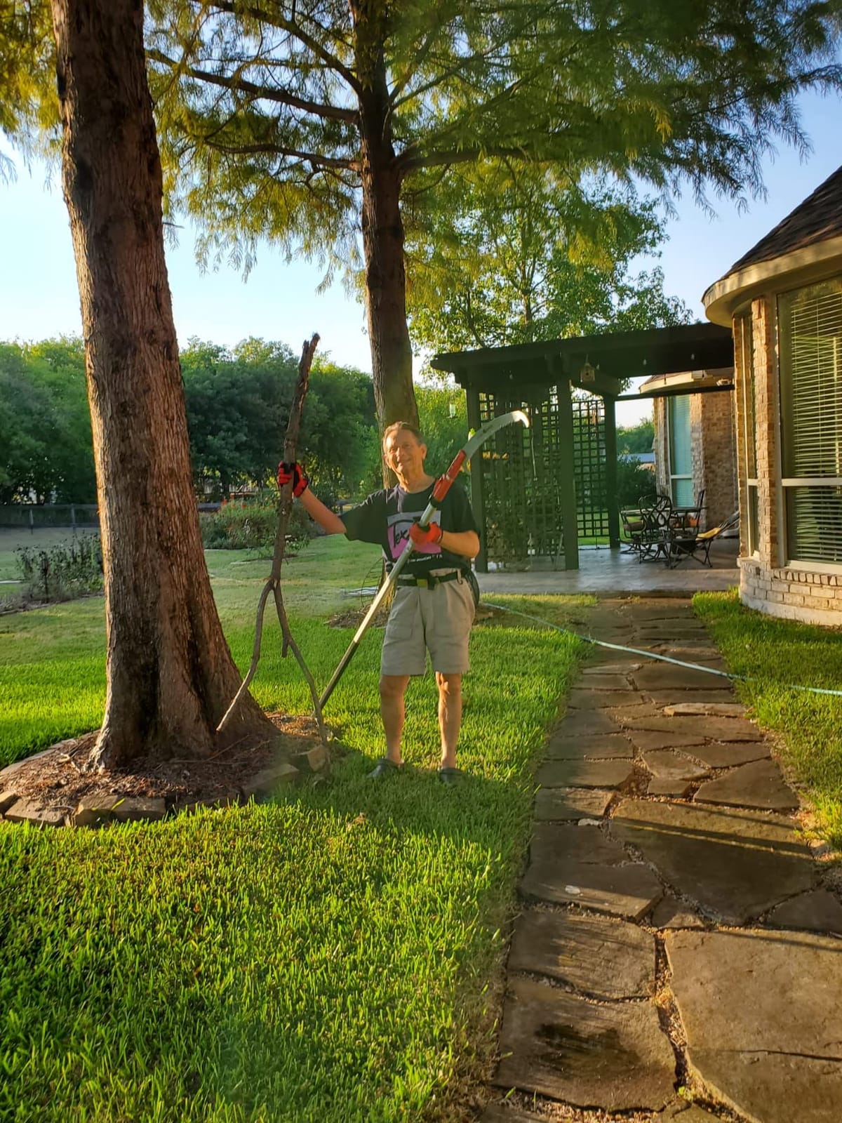 EZ Kut Professional Pole Saw 20' Extendable - Manual Pole Saw for Tree Trimming. Branch Cutter with Double Hook for Branch Removal - Best Tree Pruner. Tree trimmer pole saw. Since 1988 customer photo 1
