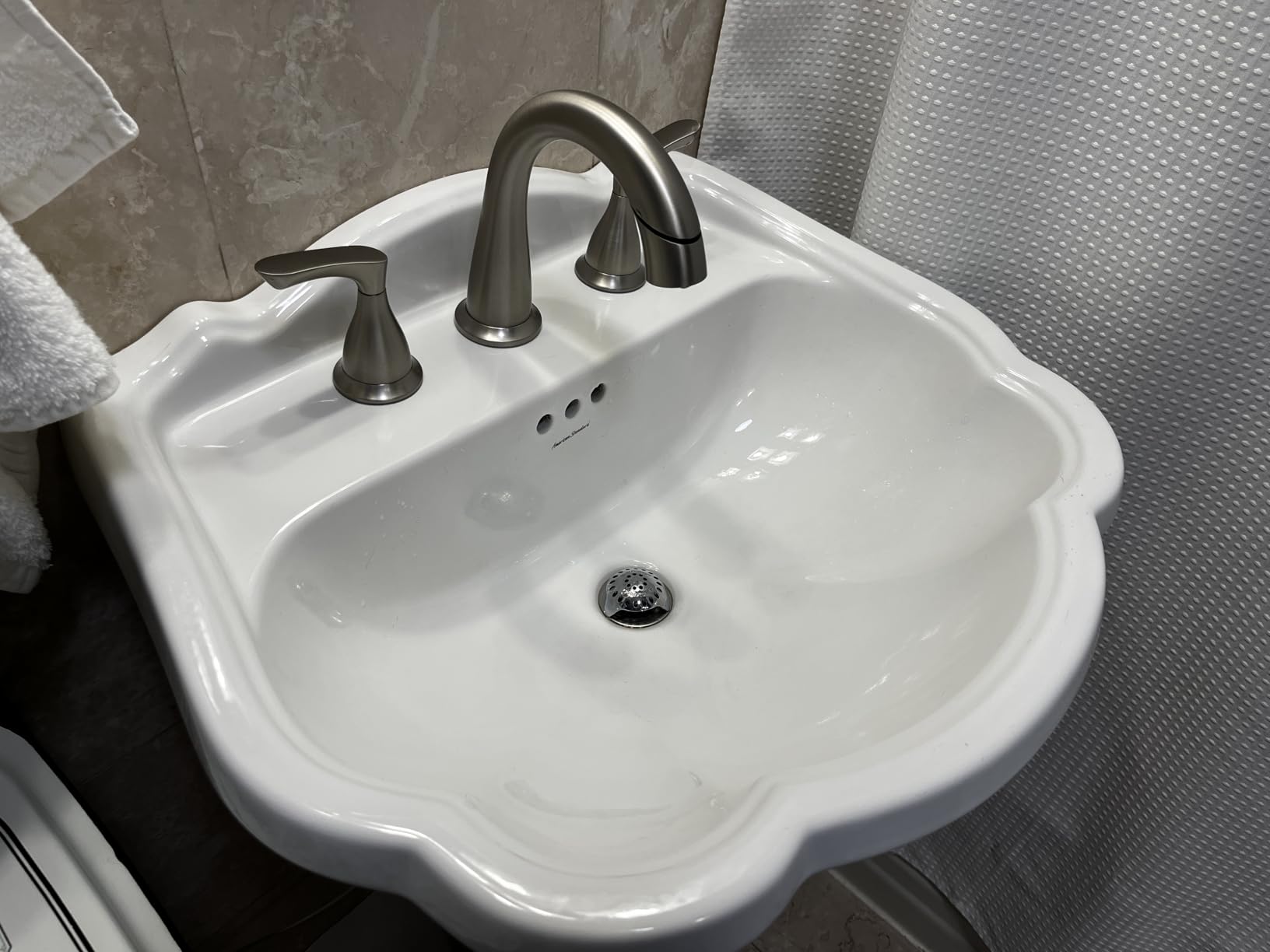 Delta Broadmoor Brushed Nickel Bathroom Faucet with Sprayer, 8 Inch 3 Hole Widespread Bathroom Sink Faucet with Pull Out Sprayer, Push-Pop Drain, SpotShield Stainless 35765LF-SPPD customer photo 2