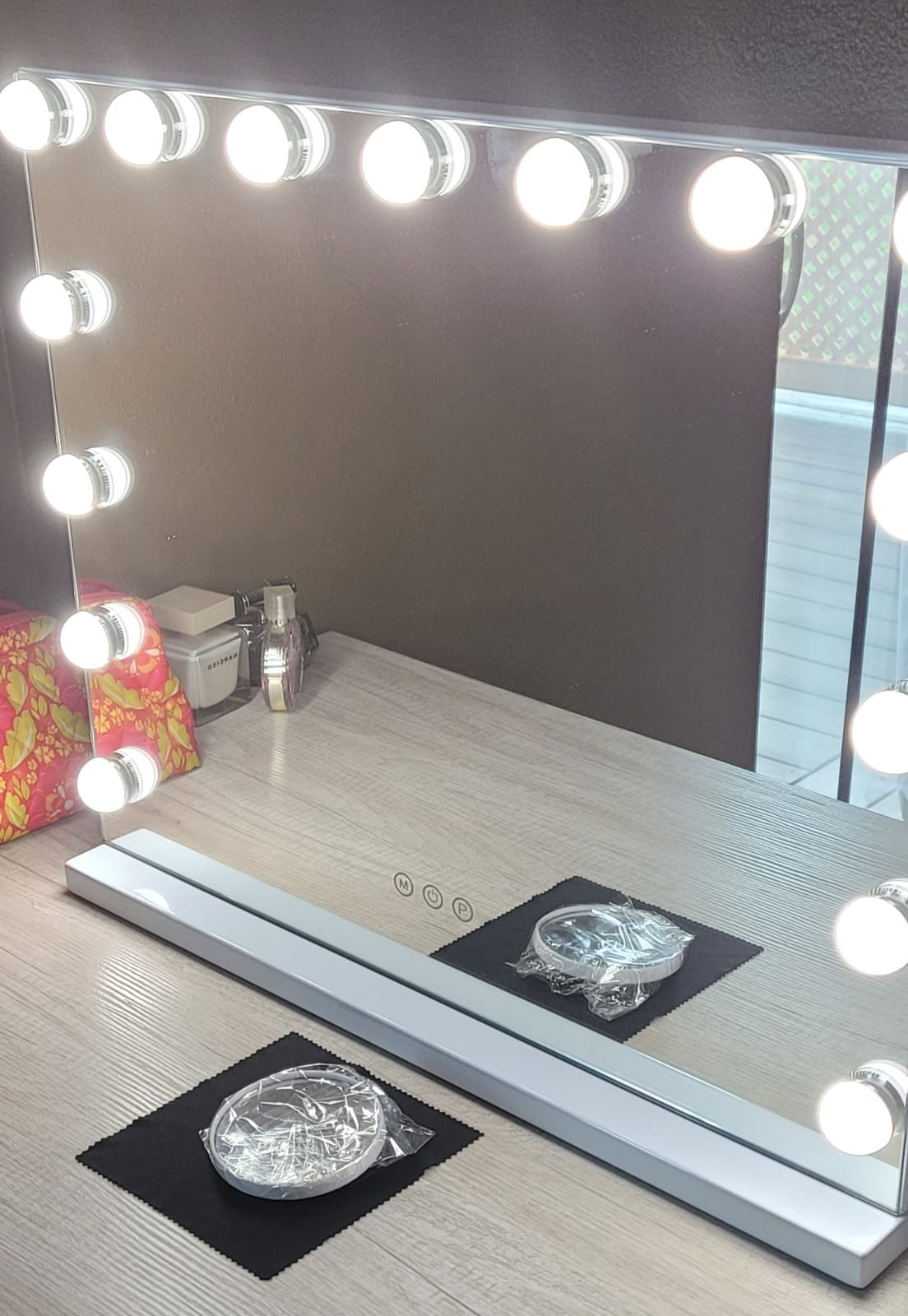 FENCHILIN Vanity Mirror with Lights, Hollywood Makeup Mirror customer photo 1