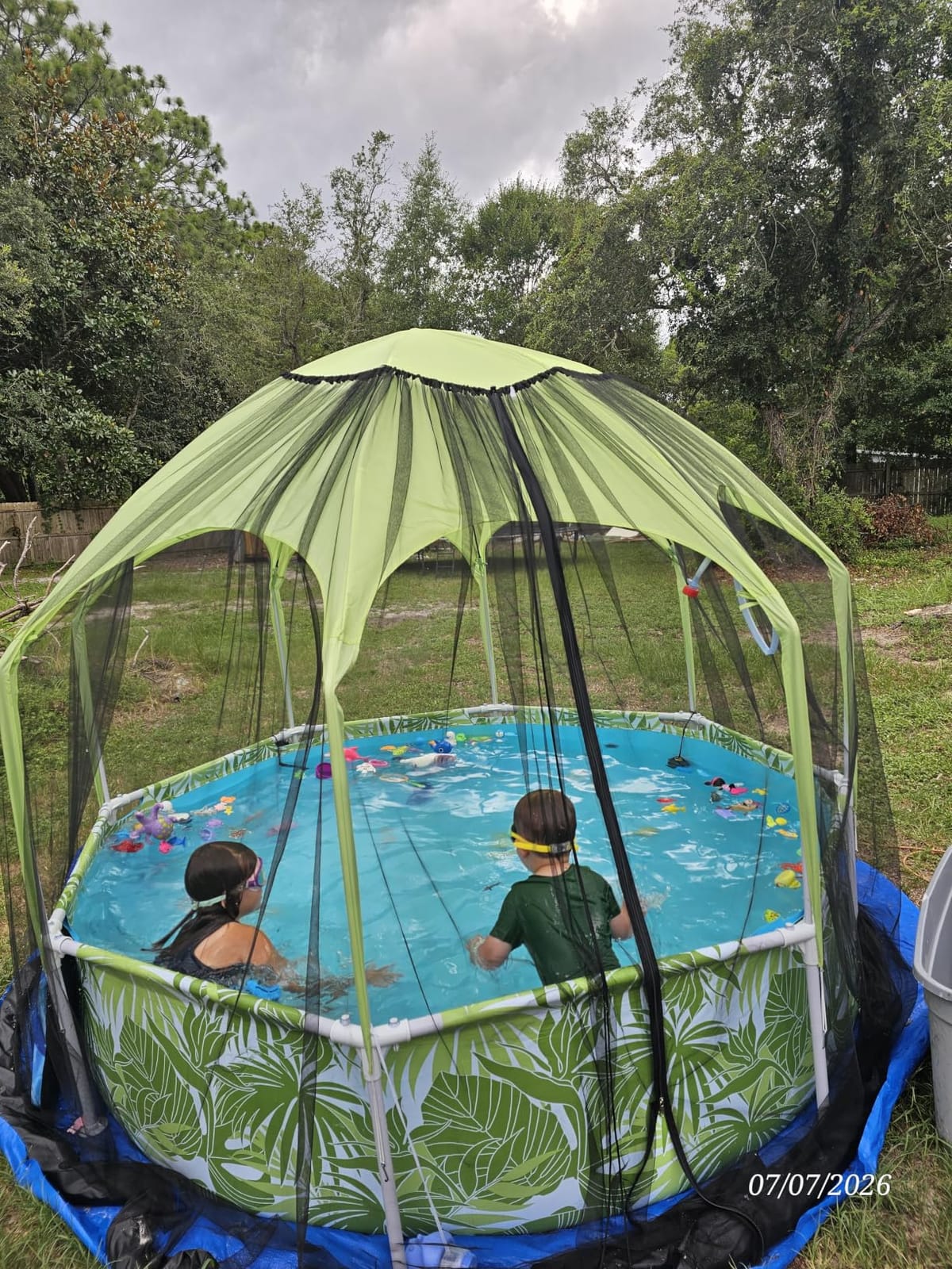 H2OGO! Kids Splash-in-Shade 8-Foot Round Steel Frame Above Ground Pool with Water Mister and Canopy Sunshade, Green Tropical Leaf Print customer photo 2